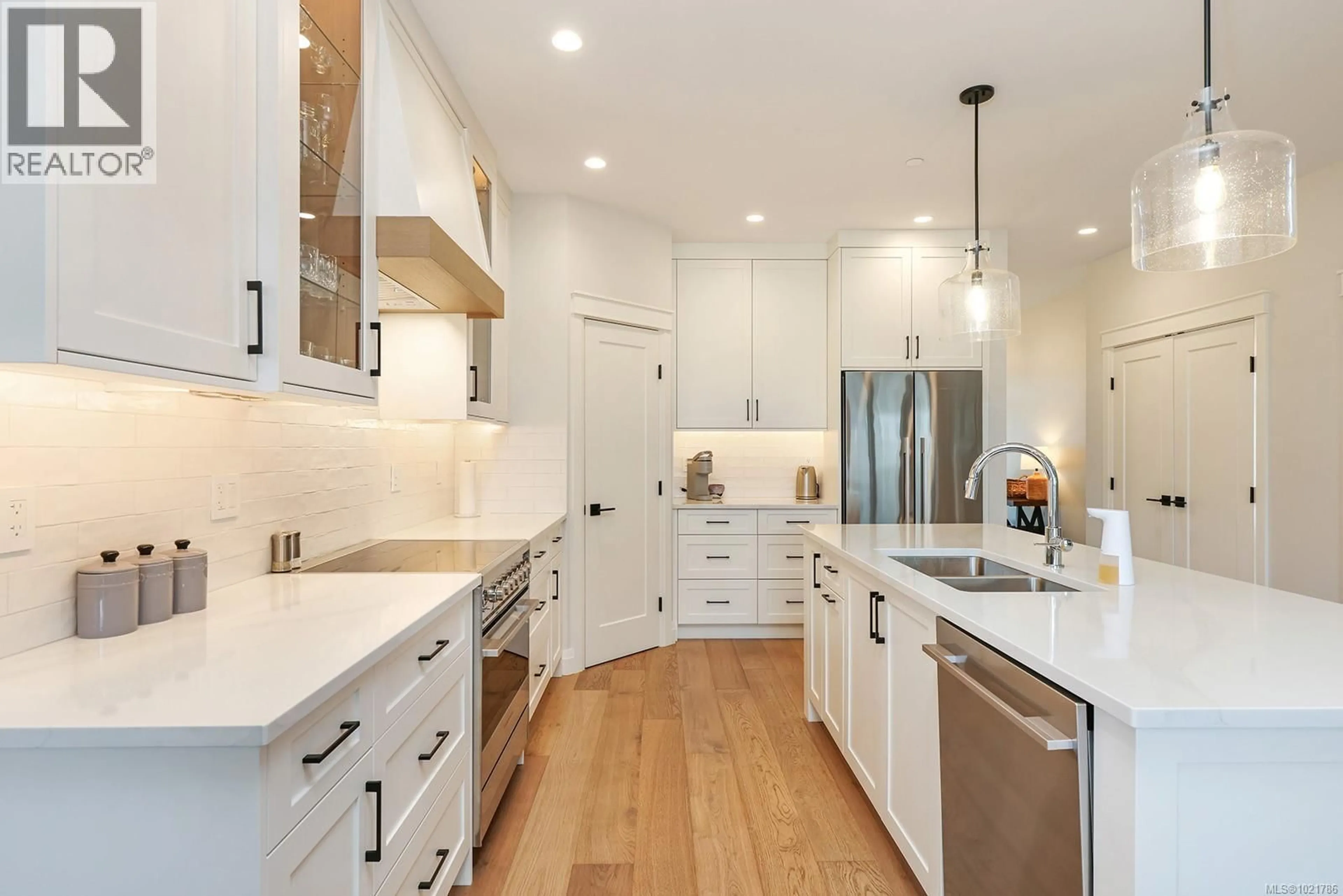 Contemporary kitchen, unknown for 115 - 1444 CROWN ISLE DRIVE, Courtenay British Columbia V9N0B8