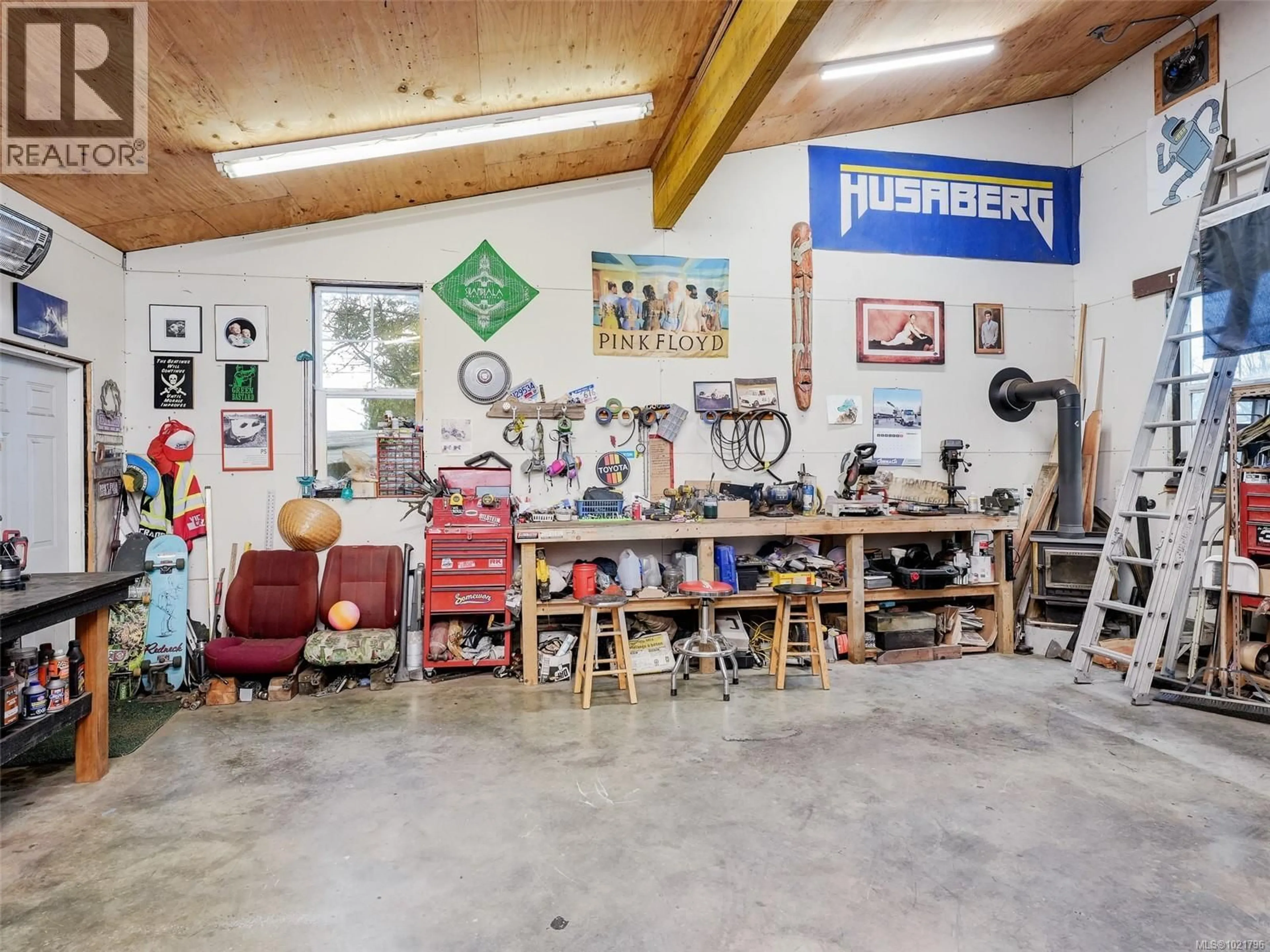 Indoor garage for 3316 LODMELL ROAD, Langford British Columbia V9C3E5