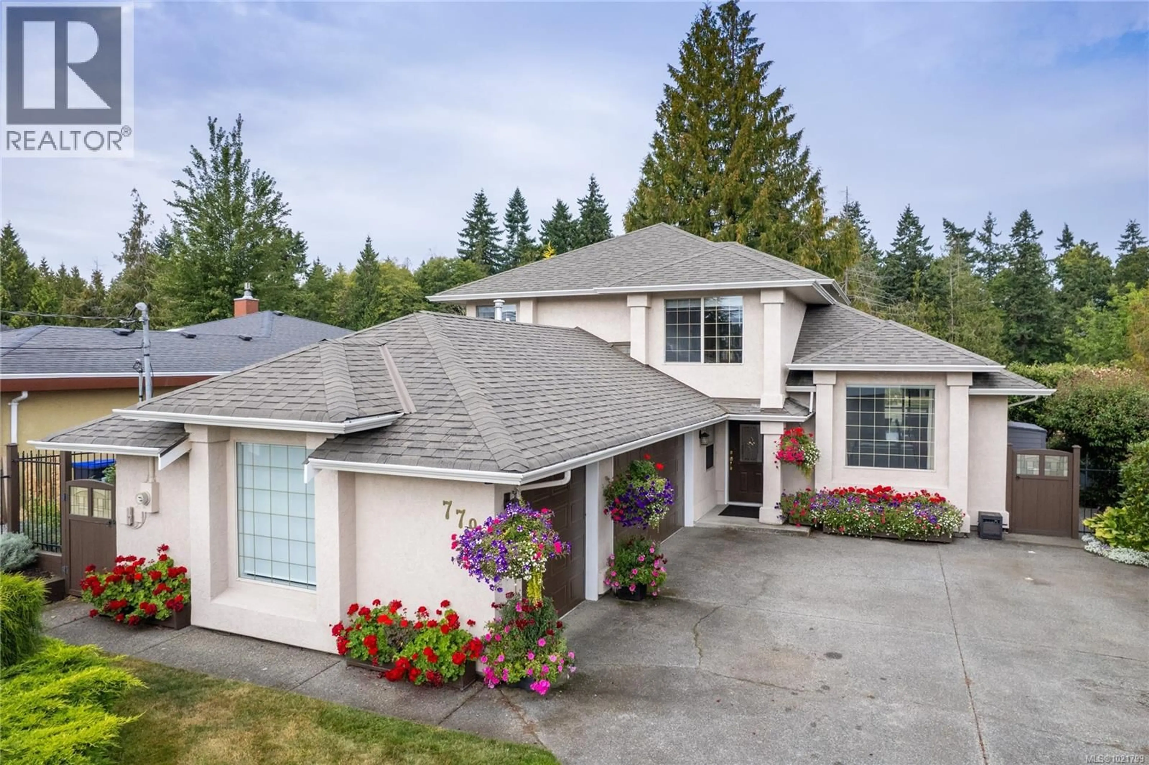 Home with vinyl exterior material, street for 779 MULHOLLAND DRIVE, Parksville British Columbia V9P2K4