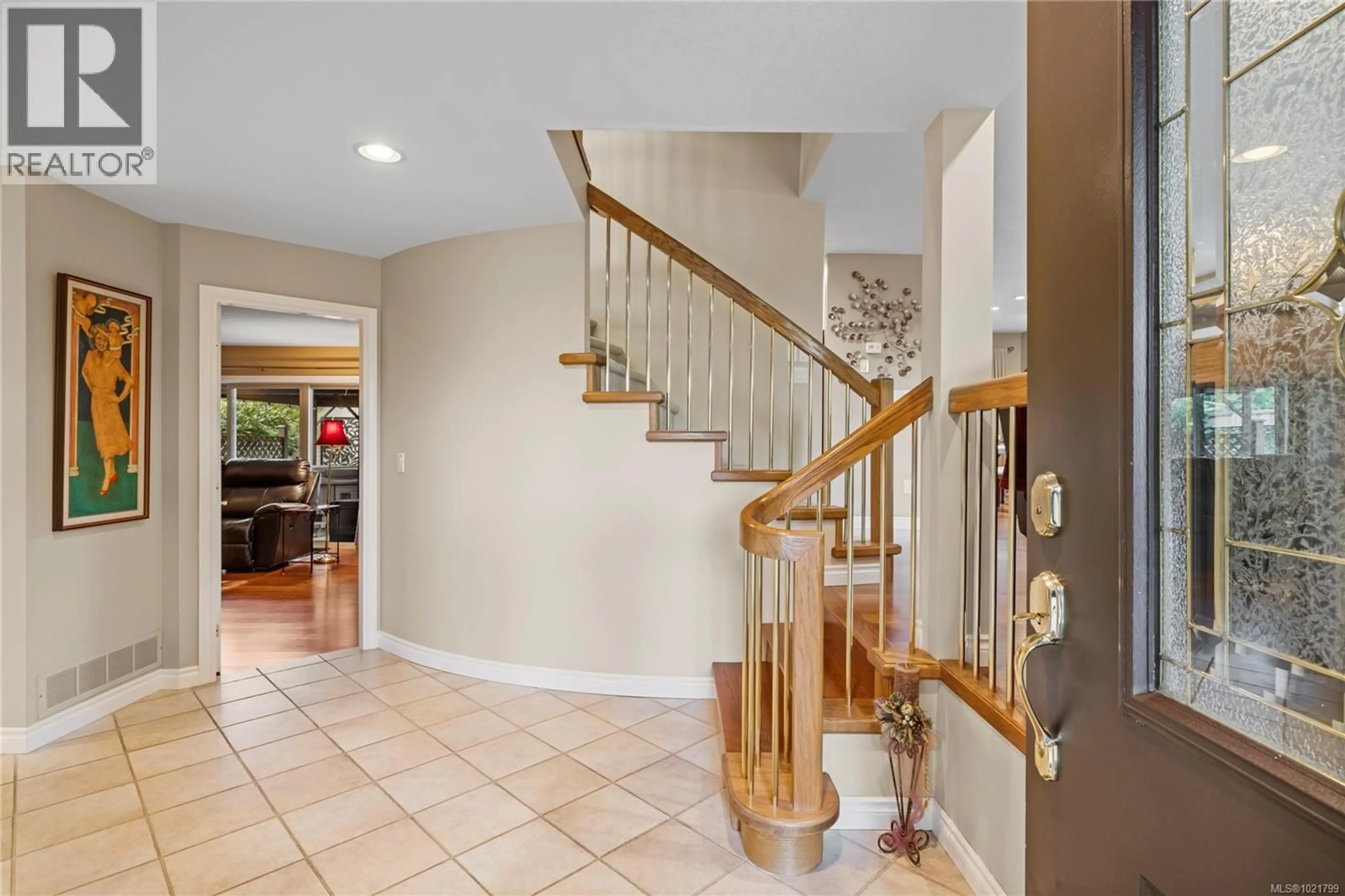 Indoor foyer for 779 MULHOLLAND DRIVE, Parksville British Columbia V9P2K4