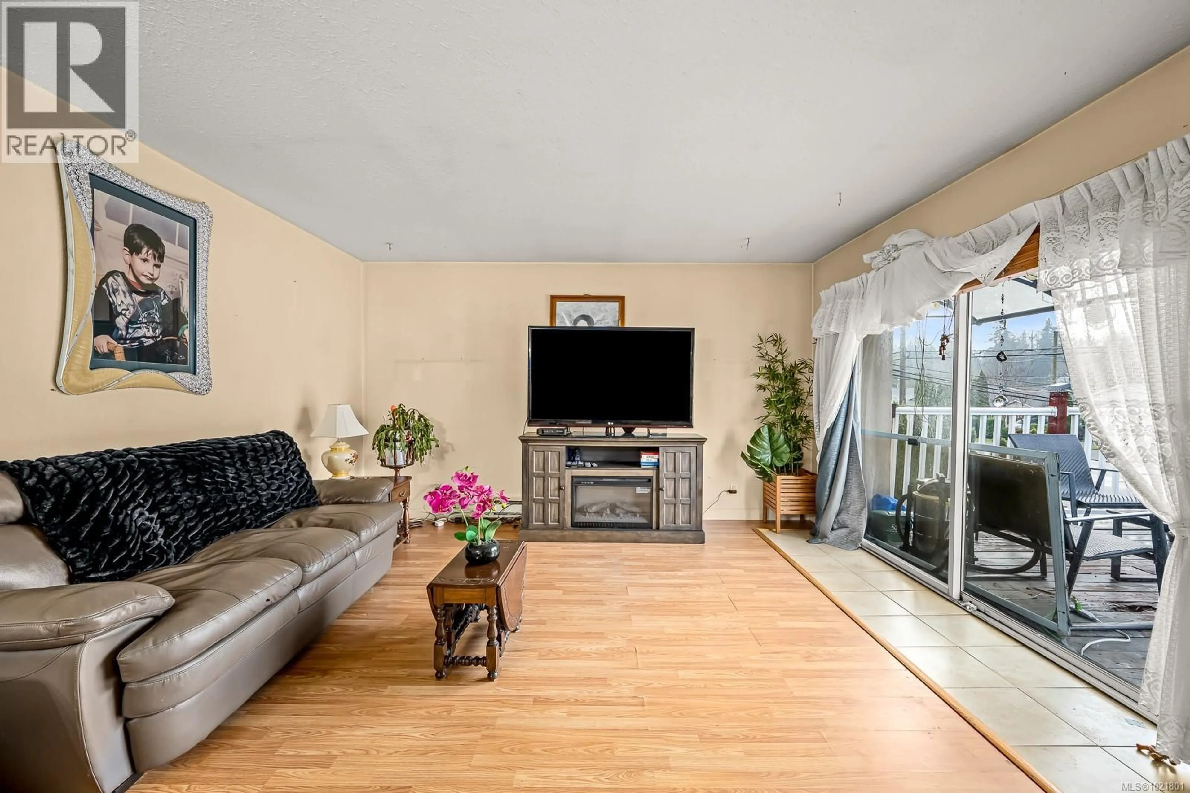 Living room with furniture, unknown for 2316B WILLEMAR AVENUE, Courtenay British Columbia V9N3M8