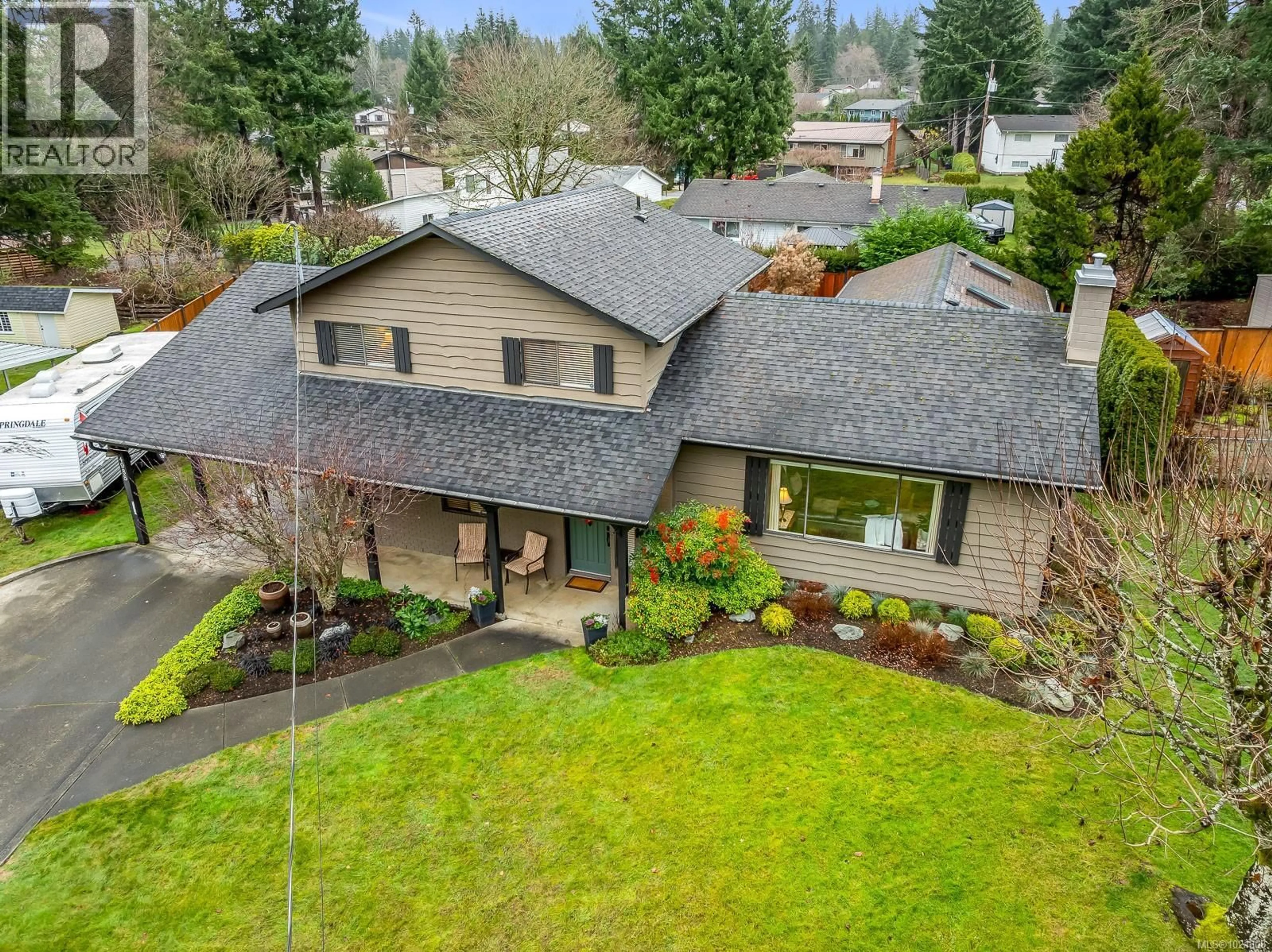 A pic from outside/outdoor area/front of a property/back of a property/a pic from drone, unknown for 4988 ADRIAN ROAD, Courtenay British Columbia V9N6T8