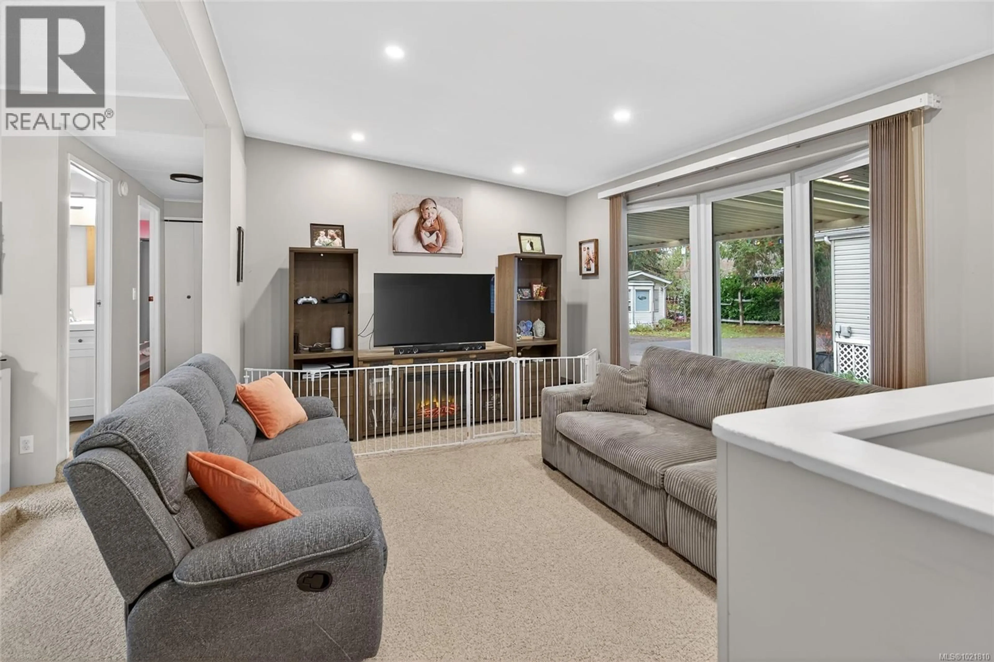 Living room with furniture, unknown for 28 - 6225 LUGRIN ROAD, Port Alberni British Columbia V9Y8G5