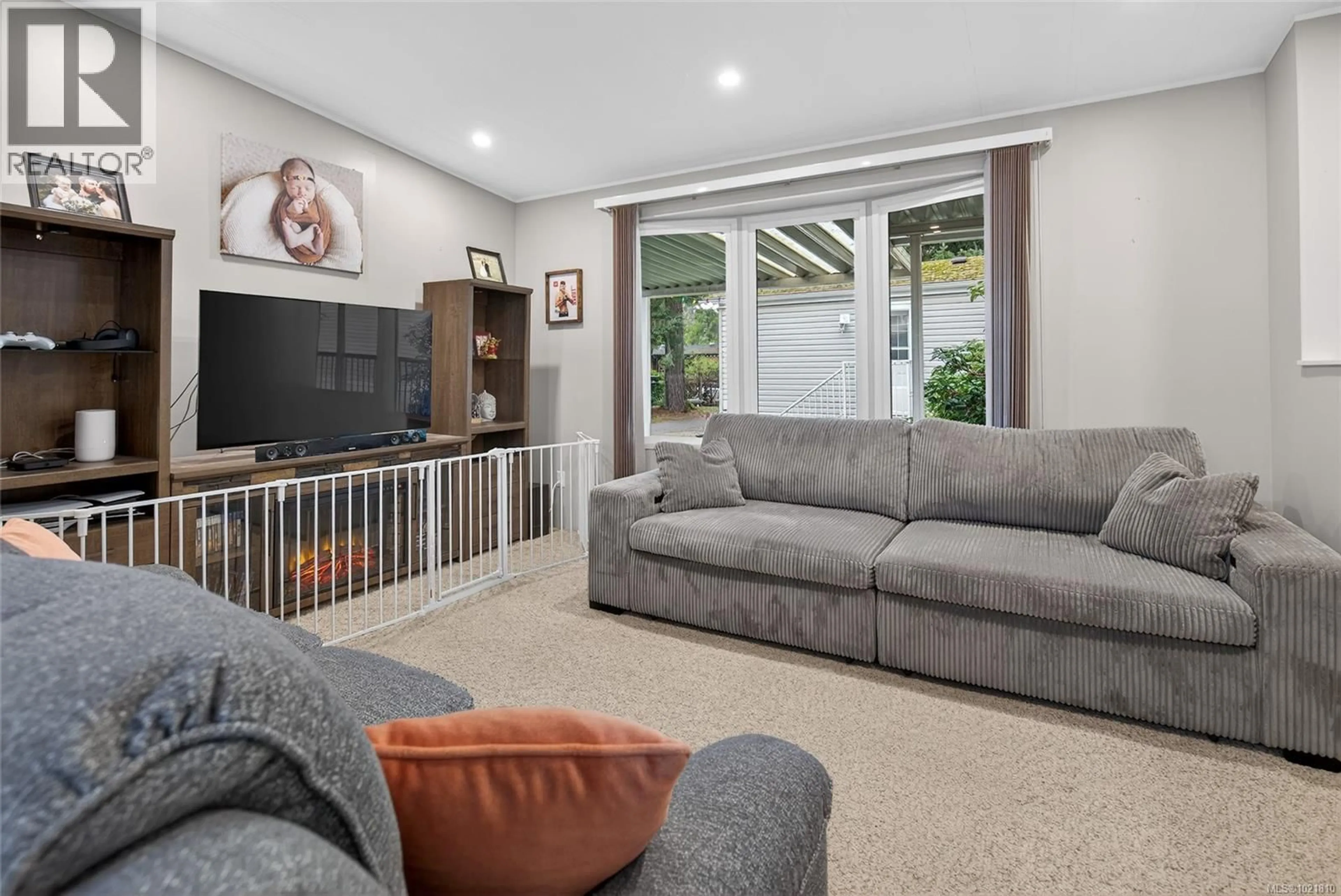 Living room with furniture, unknown for 28 - 6225 LUGRIN ROAD, Port Alberni British Columbia V9Y8G5