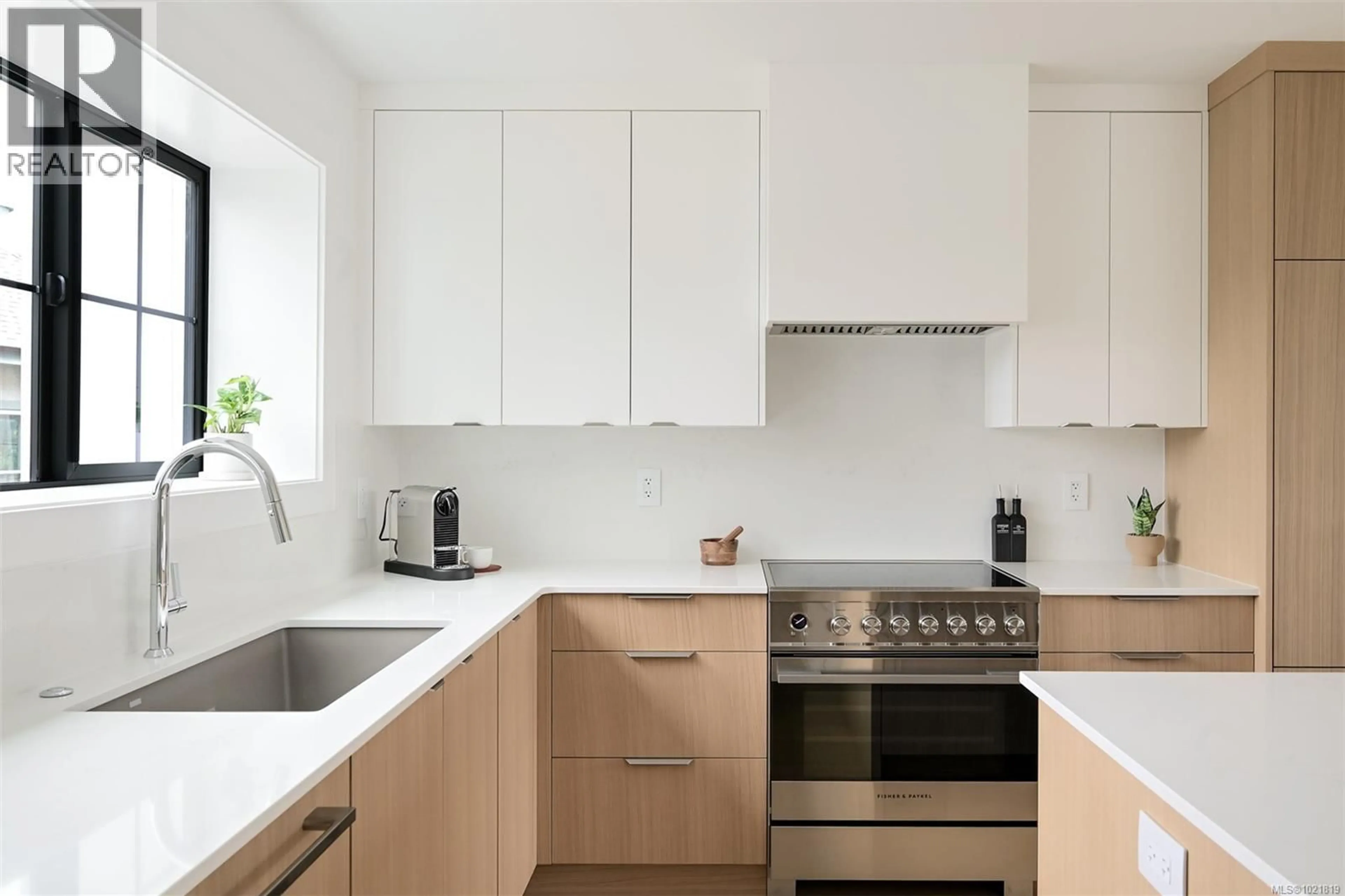 Contemporary kitchen, unknown for 2 - 2268 BOWKER AVENUE, Oak Bay British Columbia V8R2E4