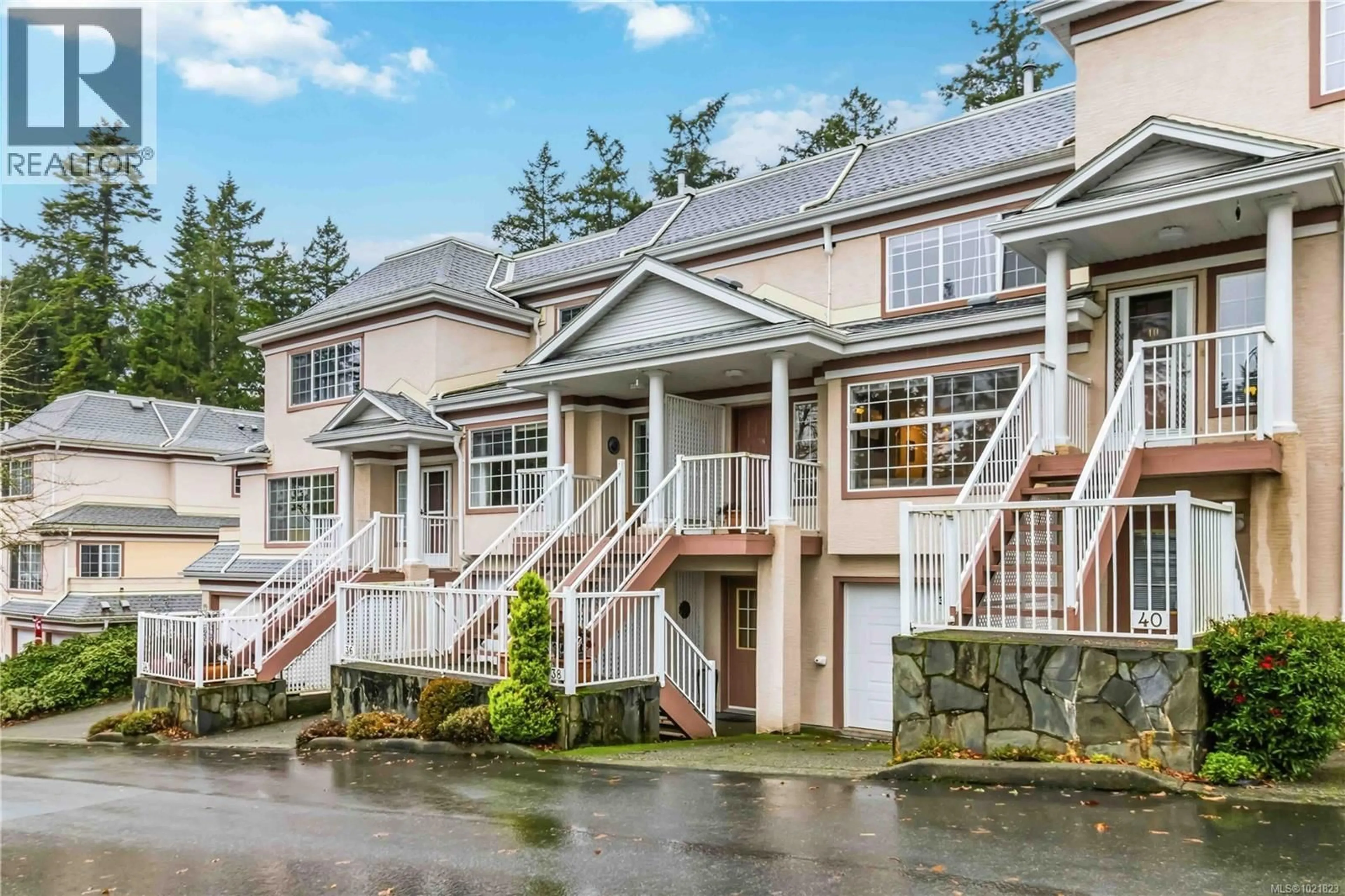 Home with vinyl exterior material, street for 38 - 14 ERSKINE LANE, View Royal British Columbia V8Z7J7