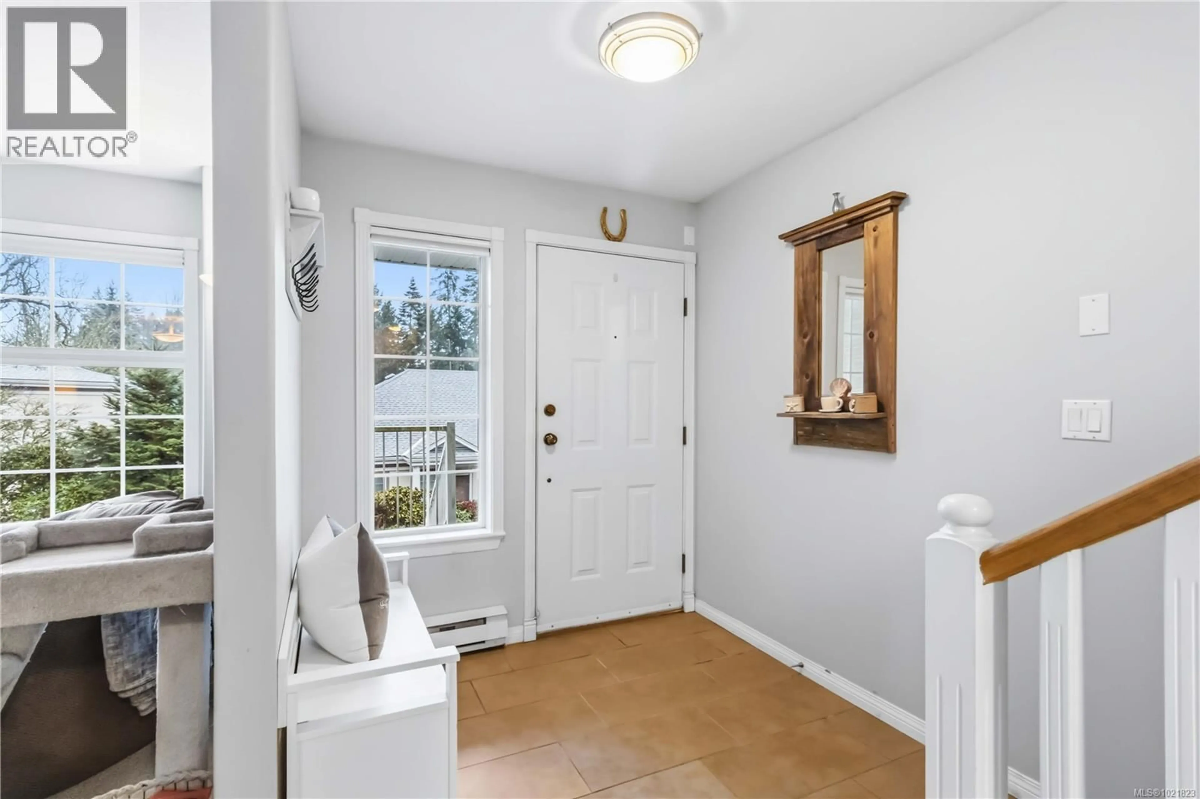 Indoor entryway for 38 - 14 ERSKINE LANE, View Royal British Columbia V8Z7J7