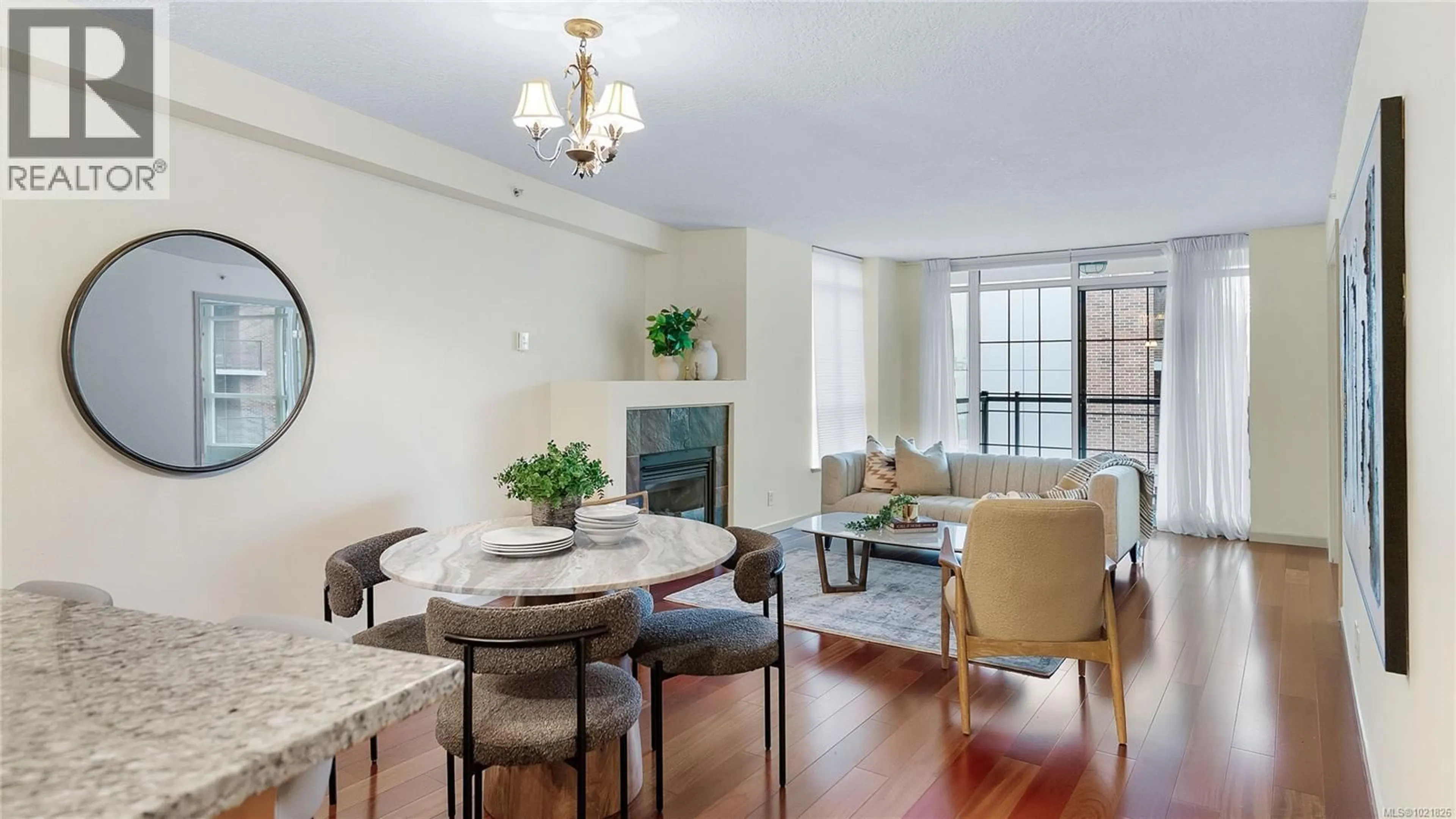 Living room with furniture, unknown for 409 - 827 FAIRFIELD ROAD, Victoria British Columbia V8V5B2