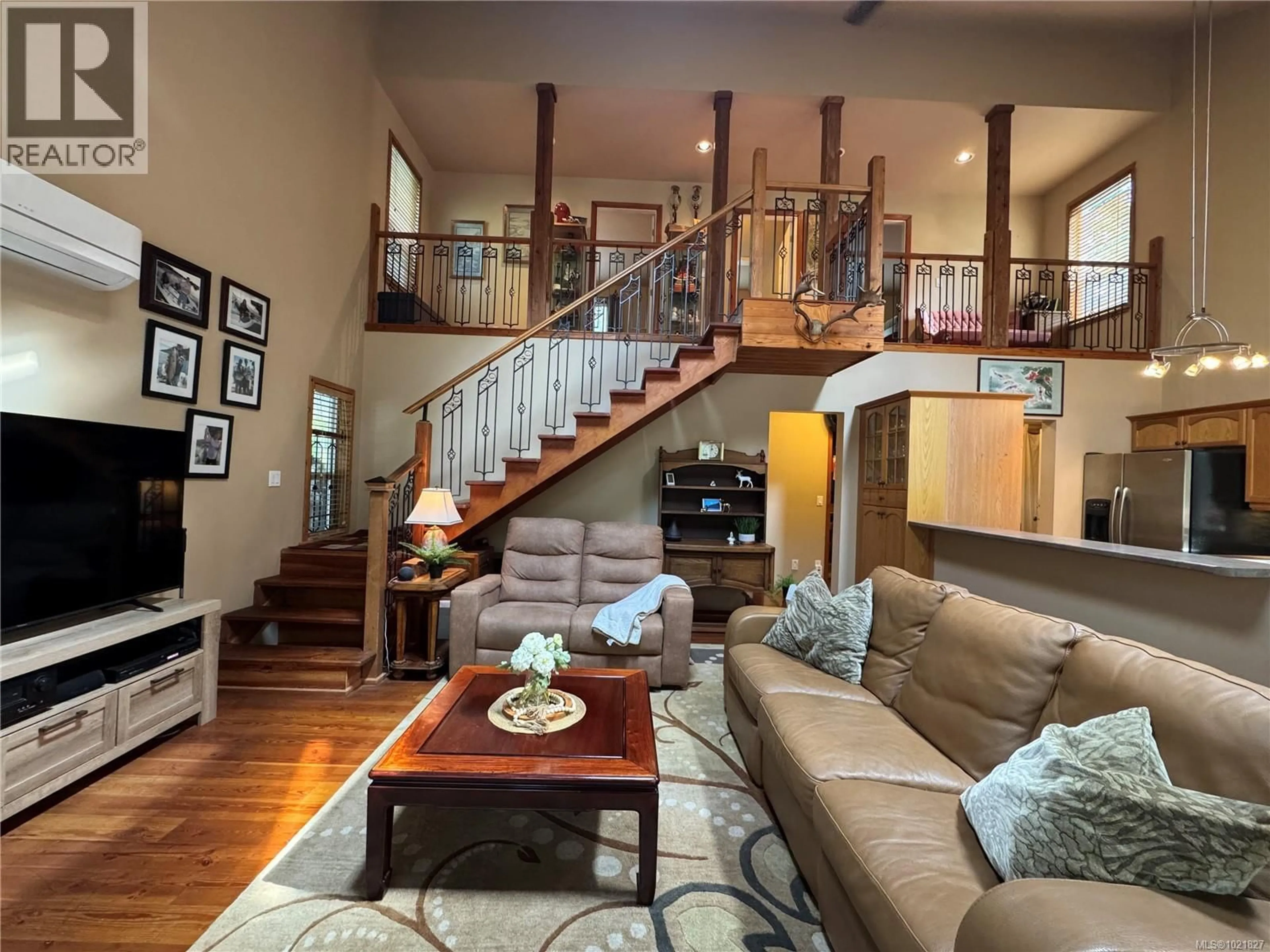 Living room with furniture, wood/laminate floor for 714 CHARTER ROAD, Mayne Island British Columbia V0N2J1
