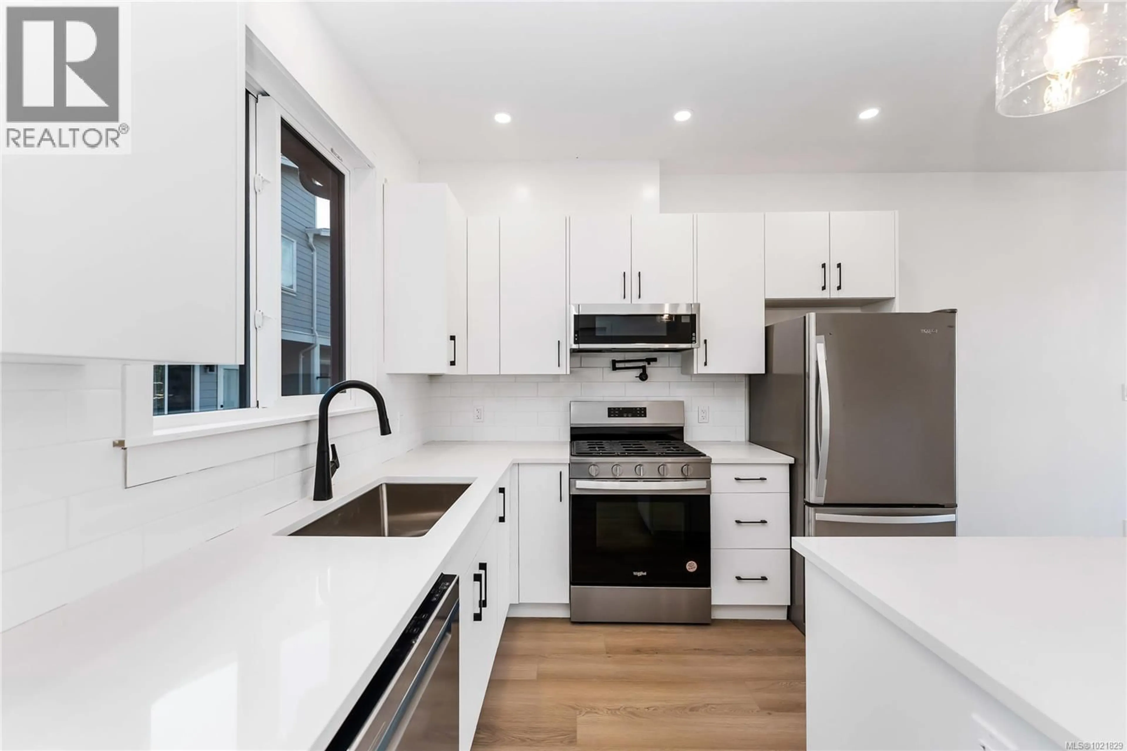 Open concept kitchen, unknown for 907 VINE COURT, Langford British Columbia V9C2V8