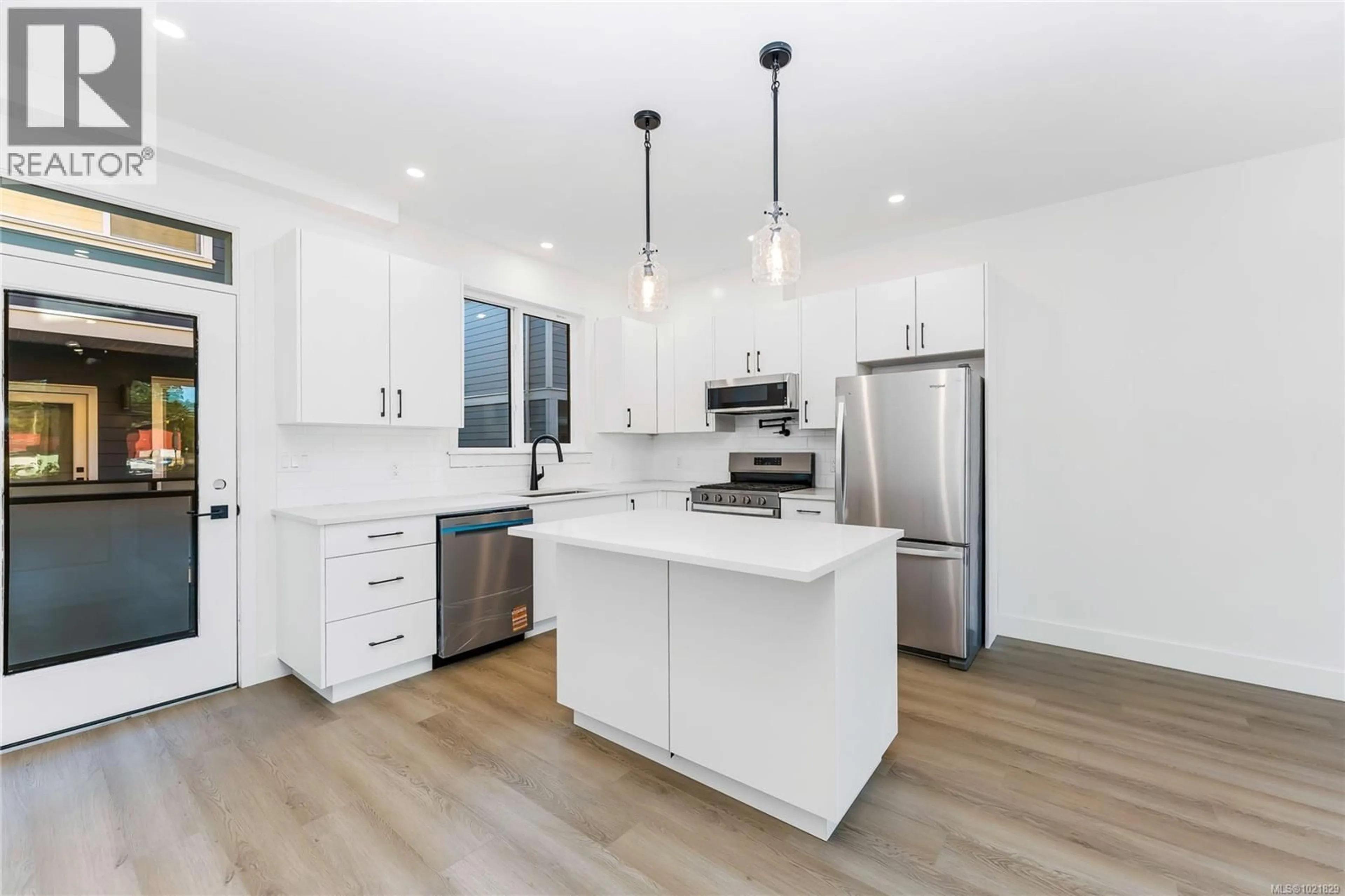 Open concept kitchen, unknown for 907 VINE COURT, Langford British Columbia V9C2V8
