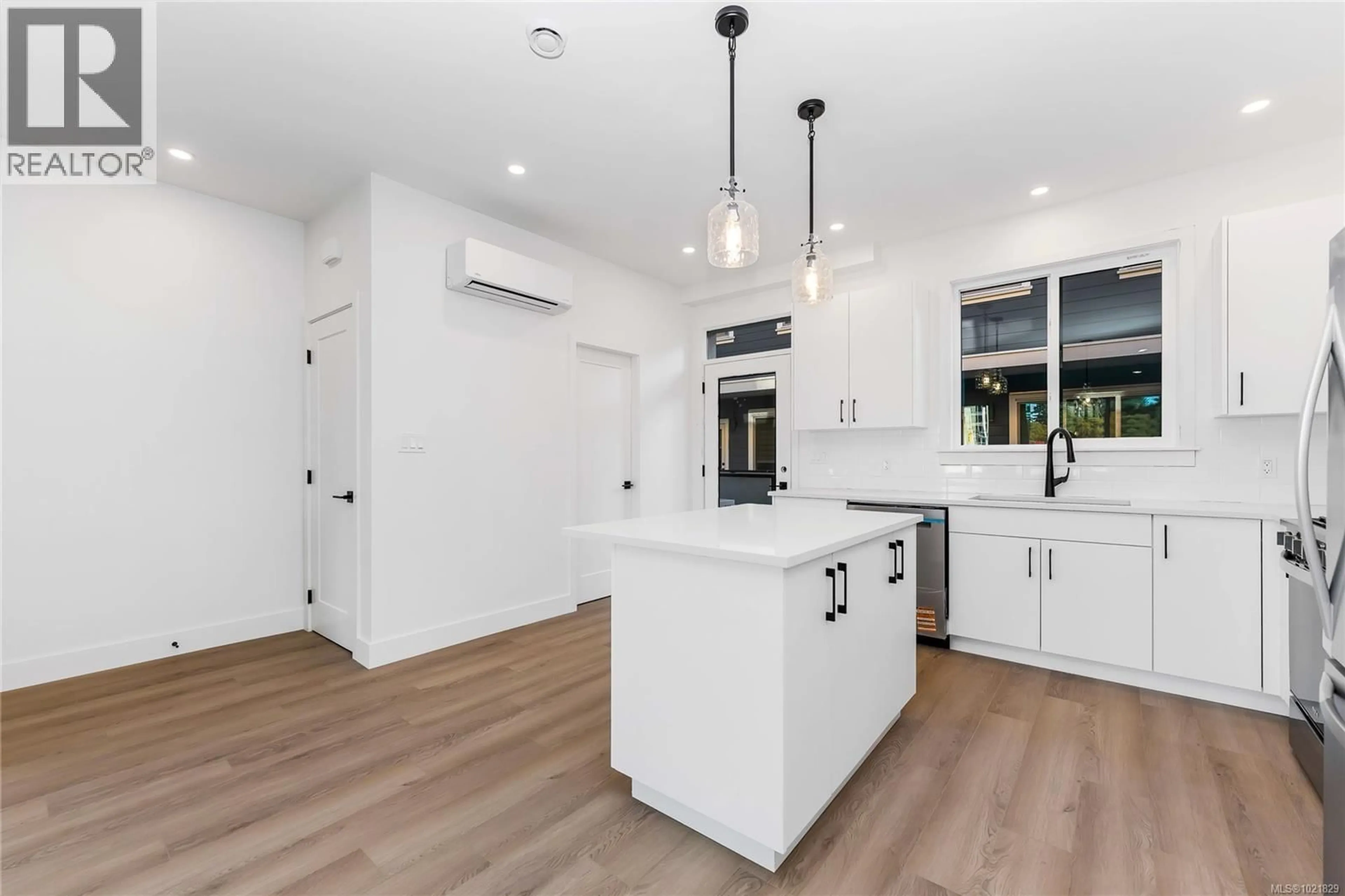 Open concept kitchen, unknown for 907 VINE COURT, Langford British Columbia V9C2V8