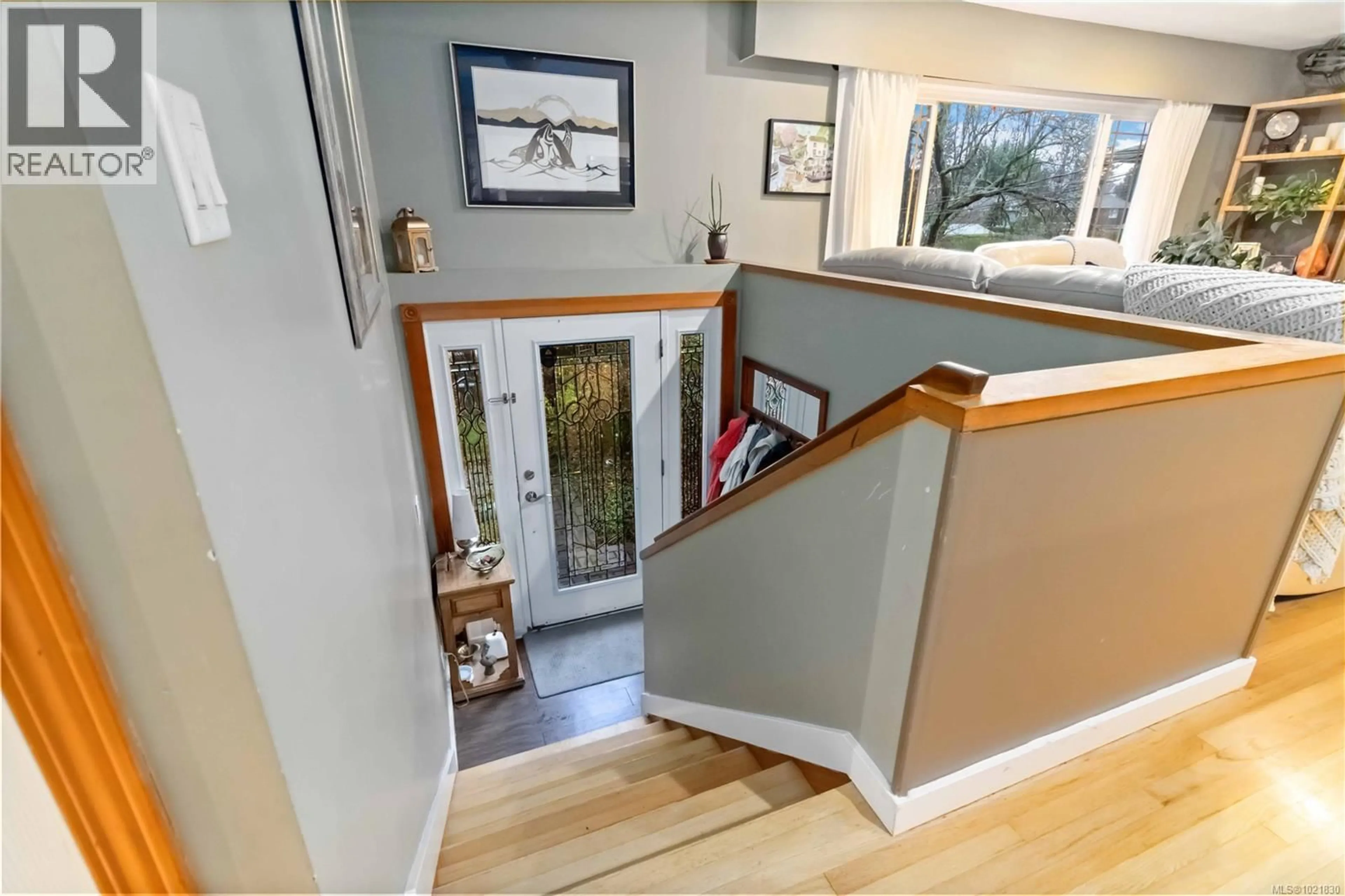 Indoor entryway for 9930 BESSREDGE PLACE, Sidney British Columbia V8L3M2
