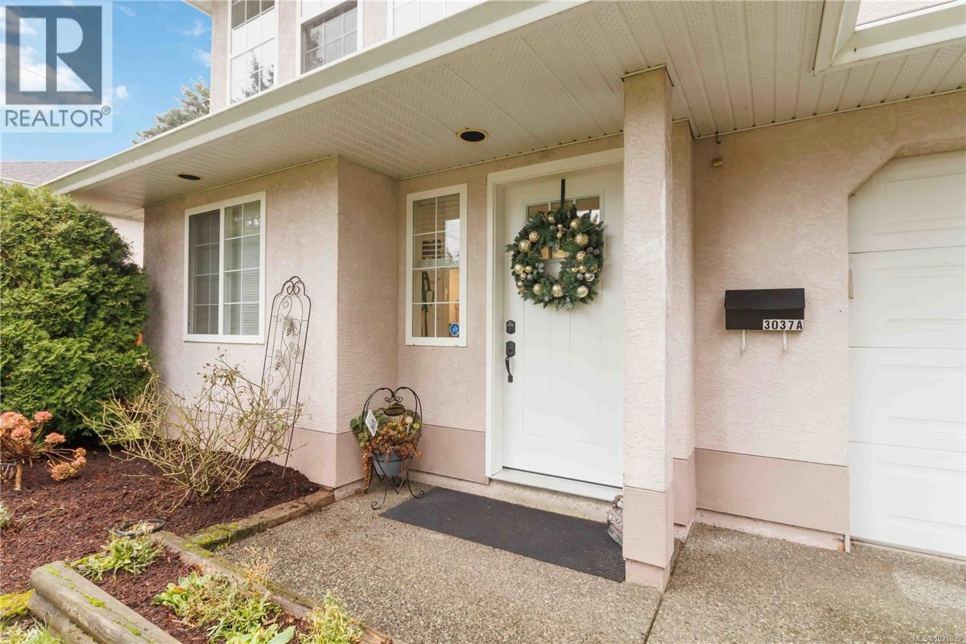 Indoor entryway for A - 3037 PICKFORD ROAD, Colwood British Columbia V9B2L3