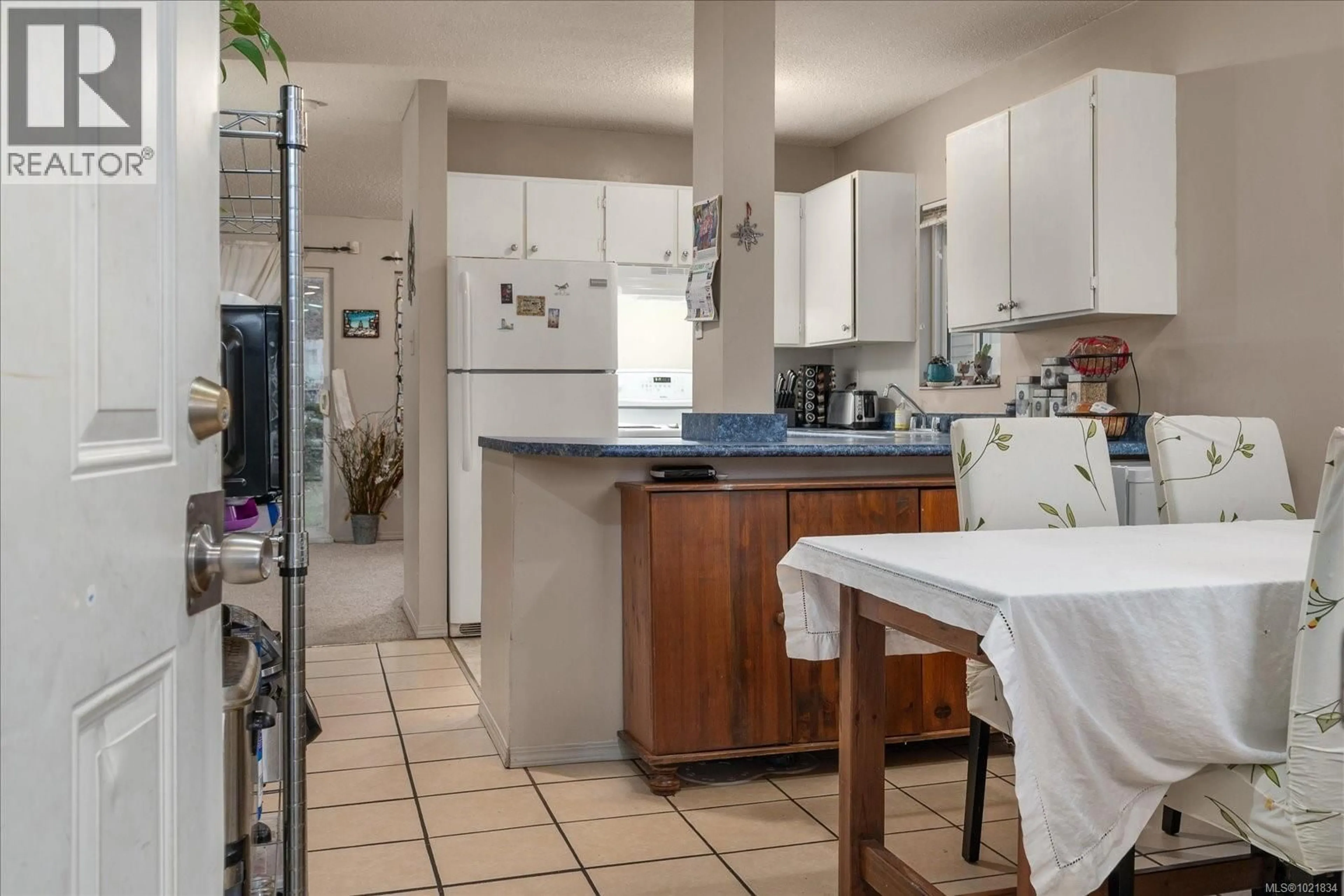 Standard kitchen, ceramic/tile floor for 54 - 444 BRUCE AVENUE, Nanaimo British Columbia V9R5W5