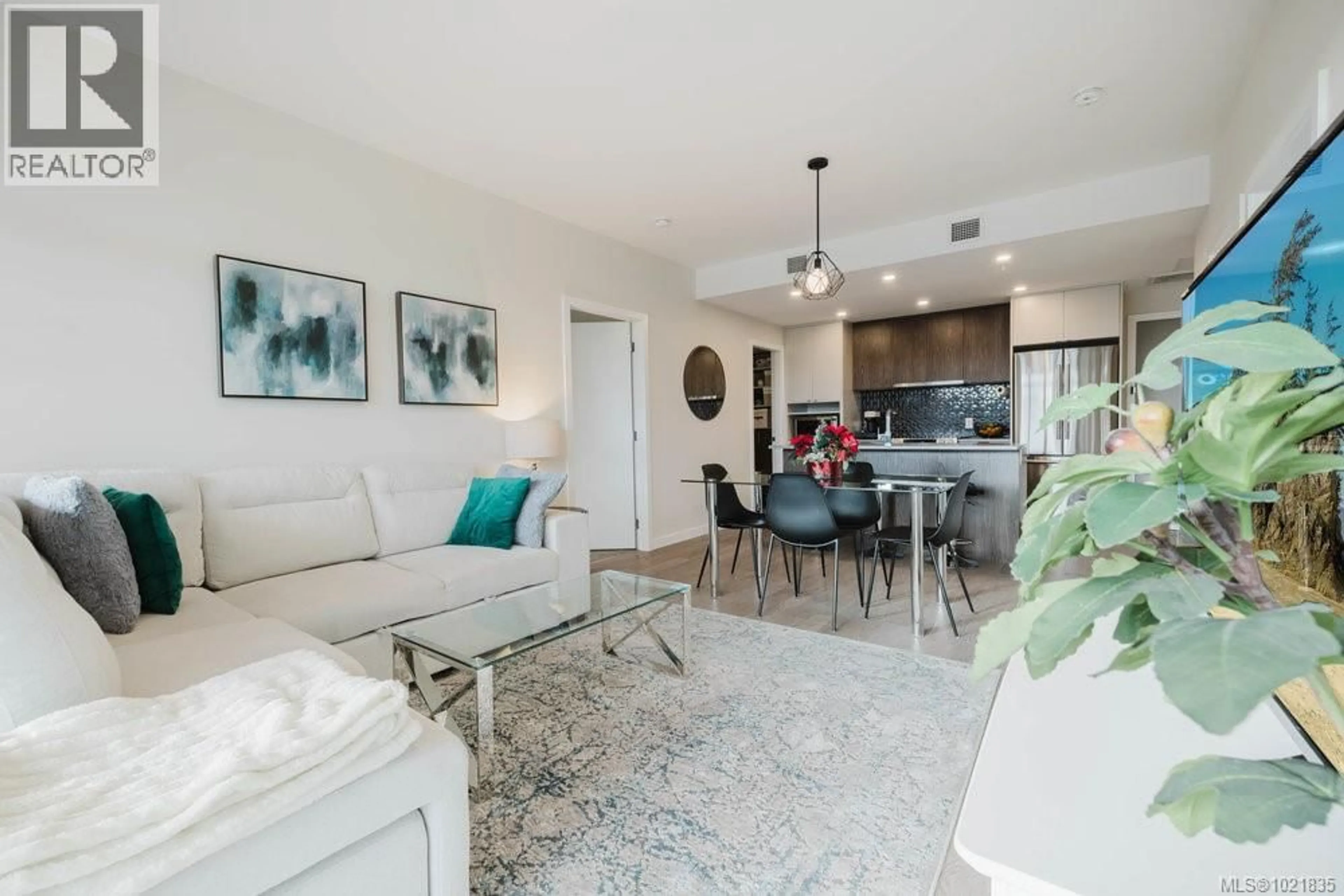 Living room with furniture, unknown for 210 - 881 SHORT STREET, Saanich British Columbia V8X0B7