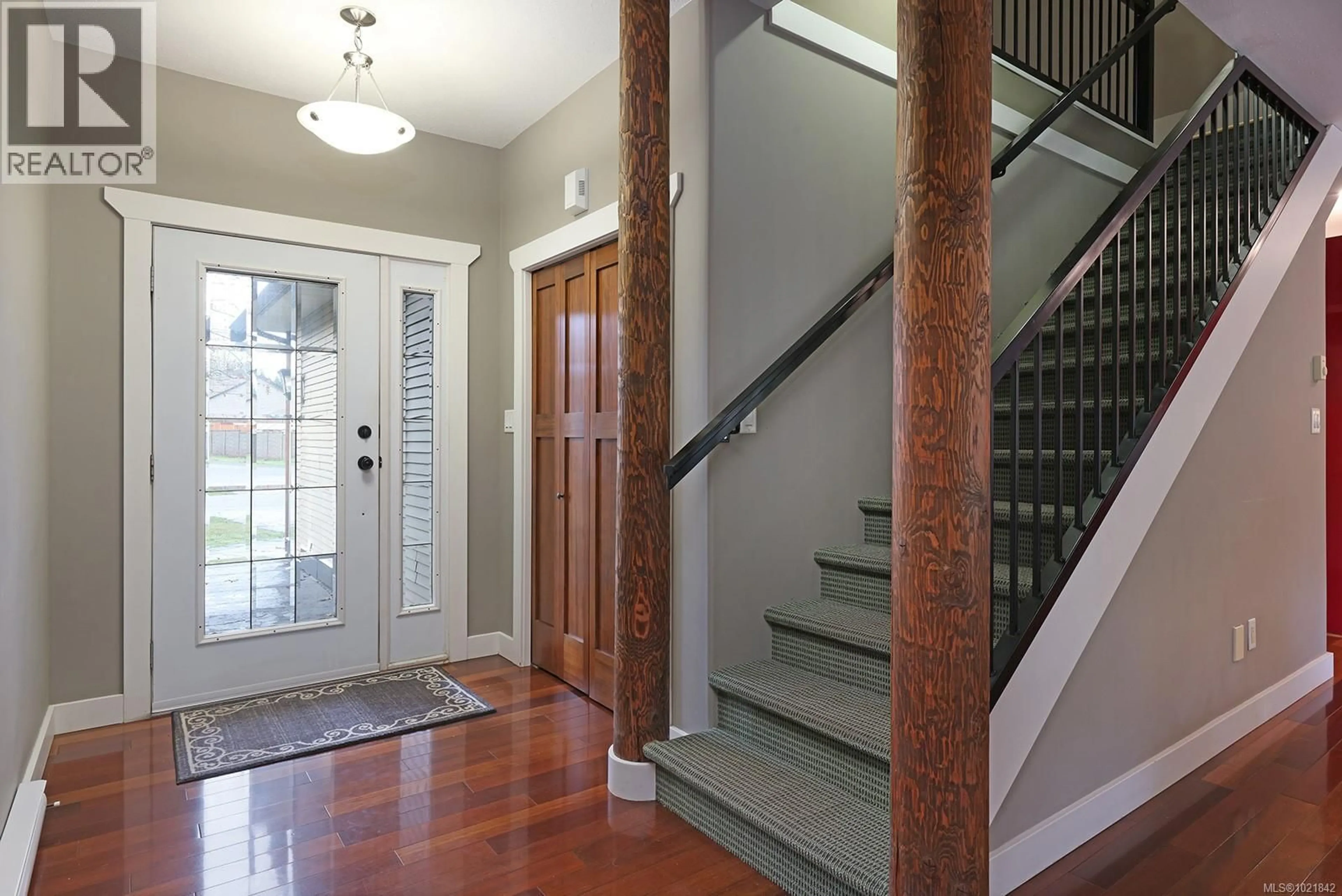 Indoor foyer for 2228 SWALLOW CRESCENT, Courtenay British Columbia V9N9W5