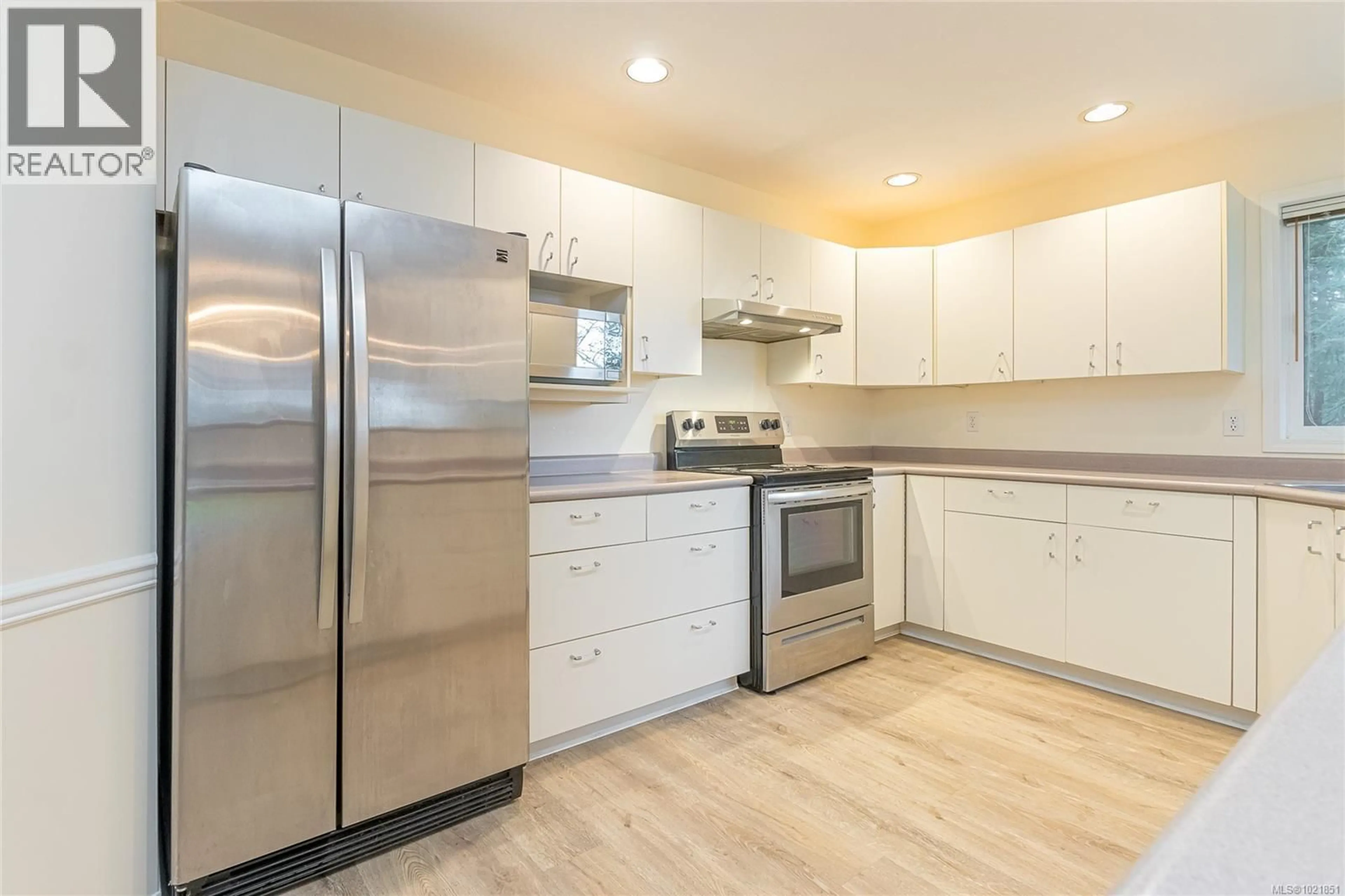 Standard kitchen, unknown for 624 WEMBLEY ROAD, Parksville British Columbia V9P2B4