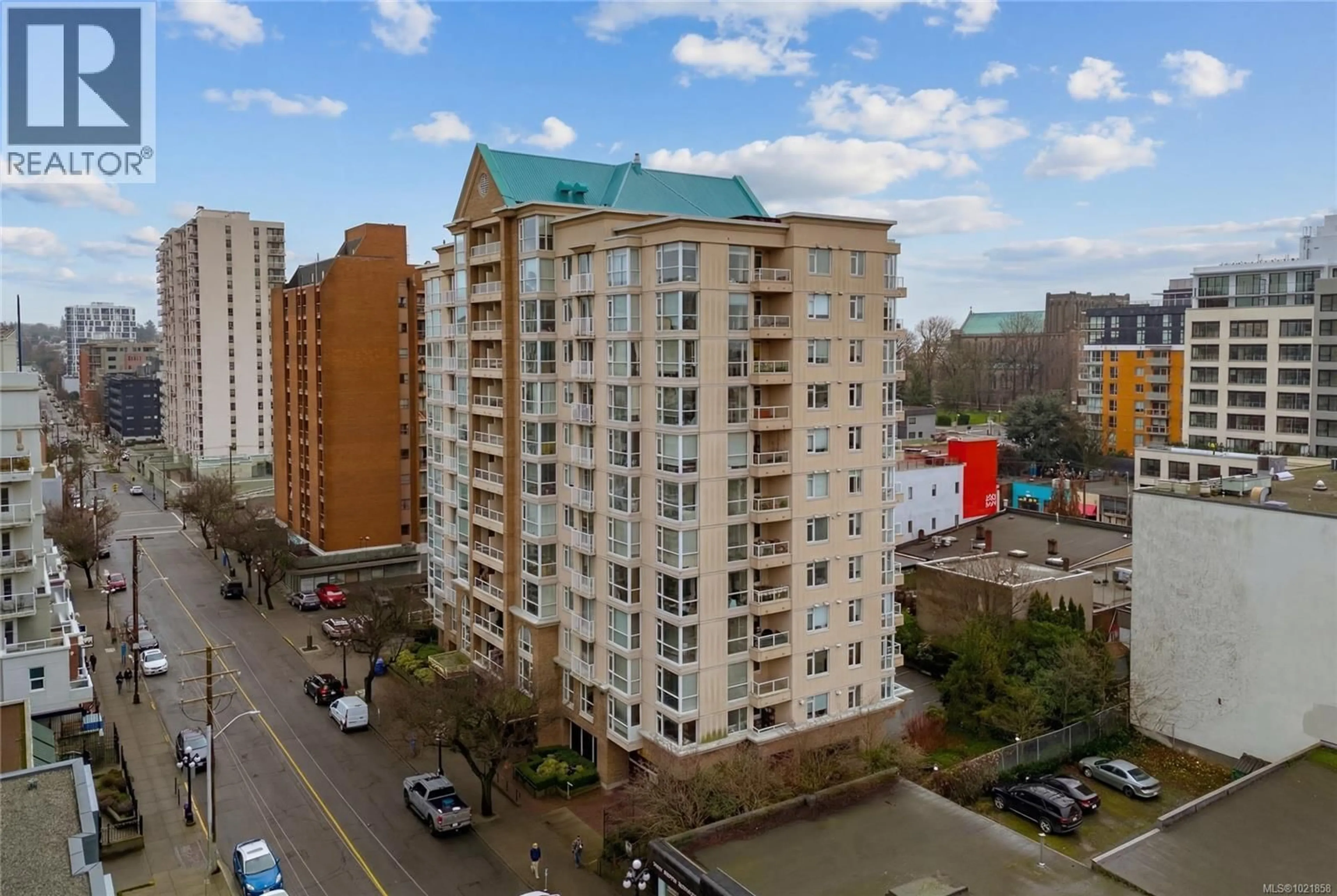 A pic from outside/outdoor area/front of a property/back of a property/a pic from drone, city buildings view from balcony for 711 - 835 VIEW STREET, Victoria British Columbia V8W3W8