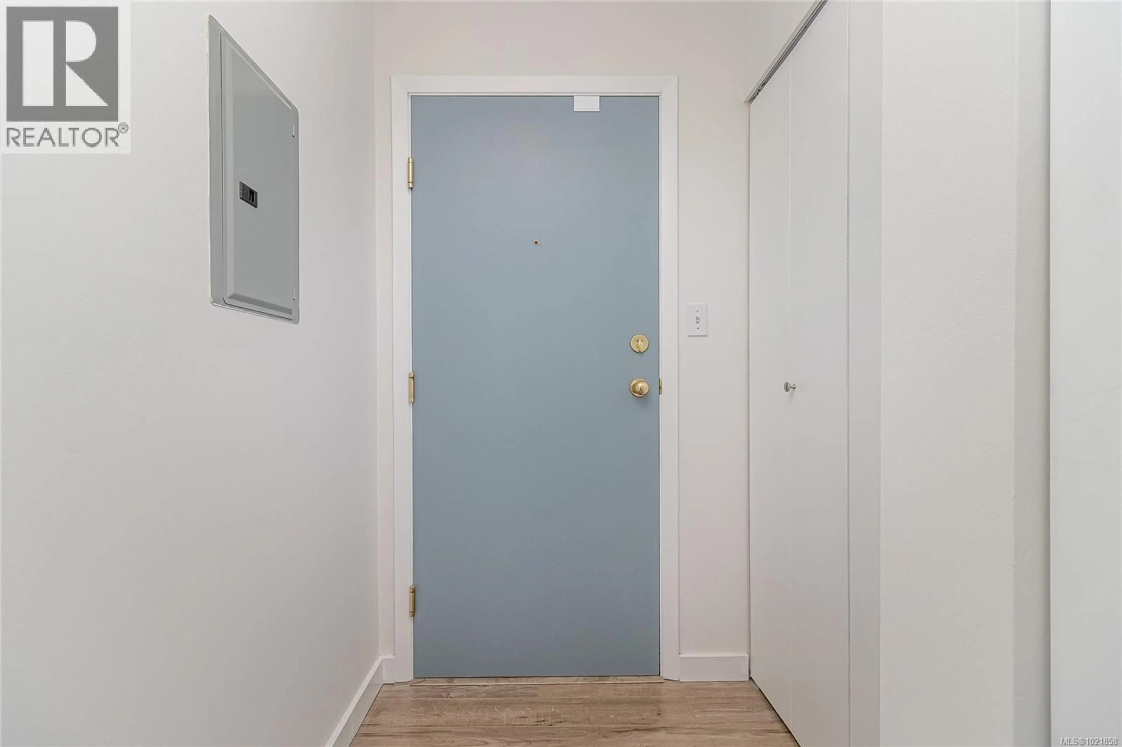 Indoor entryway for 711 - 835 VIEW STREET, Victoria British Columbia V8W3W8