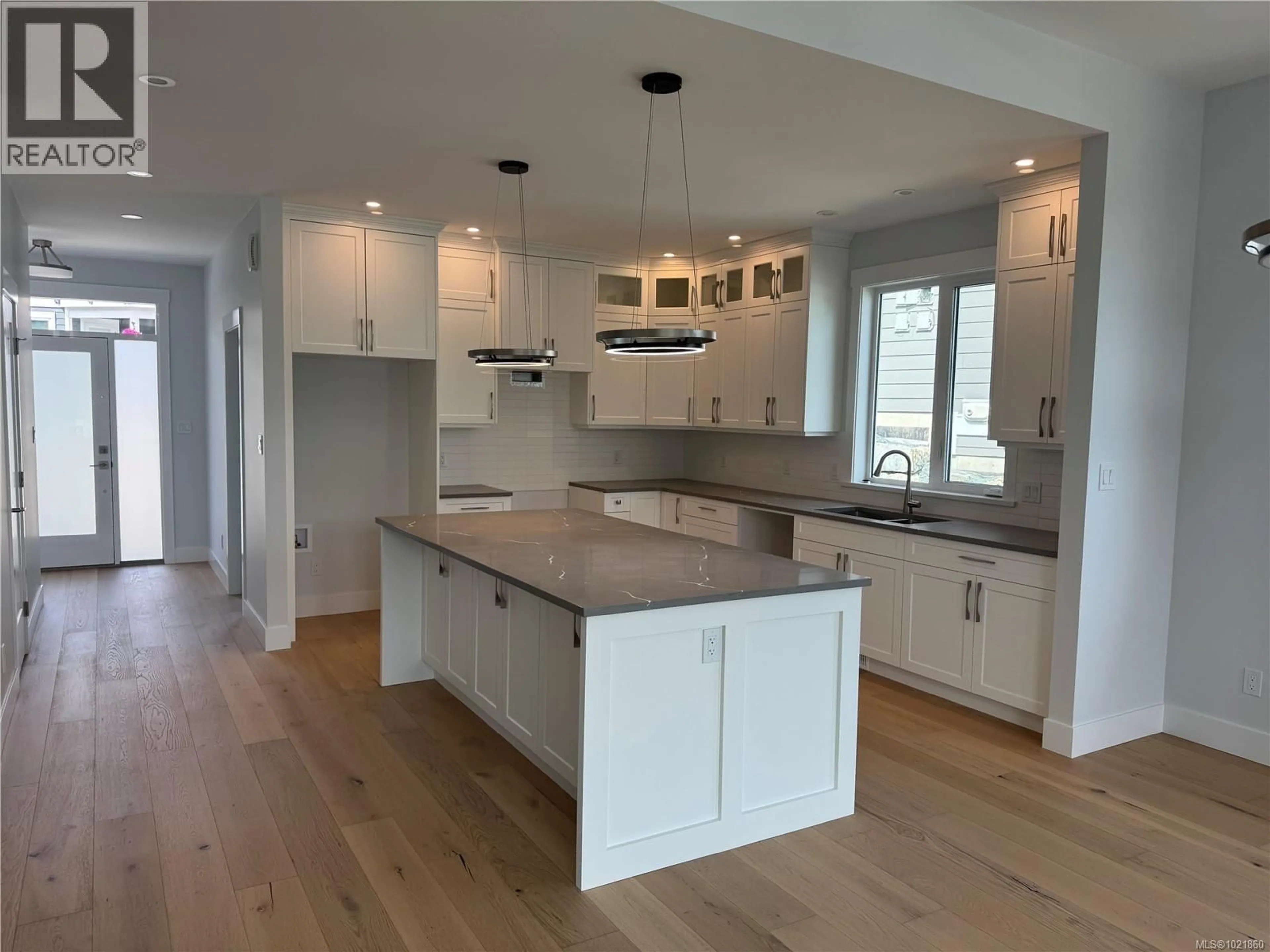 Open concept kitchen, wood/laminate floor for 36 - 626 FARRELL ROAD, Ladysmith British Columbia V9G0A2