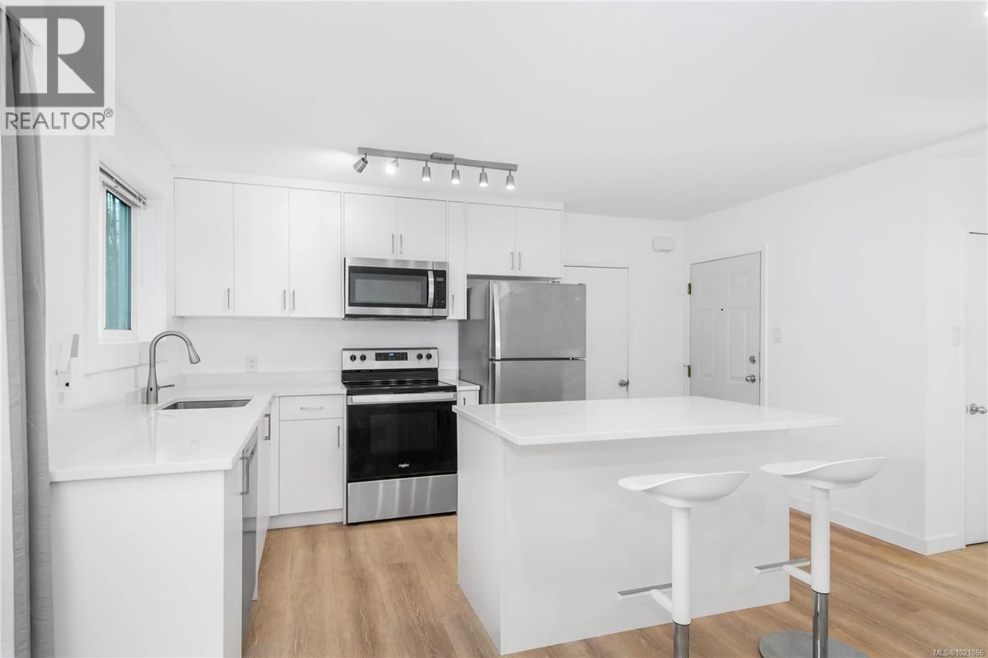 Standard kitchen, unknown for 1120 1ST STREET, Courtenay British Columbia V9N1A9