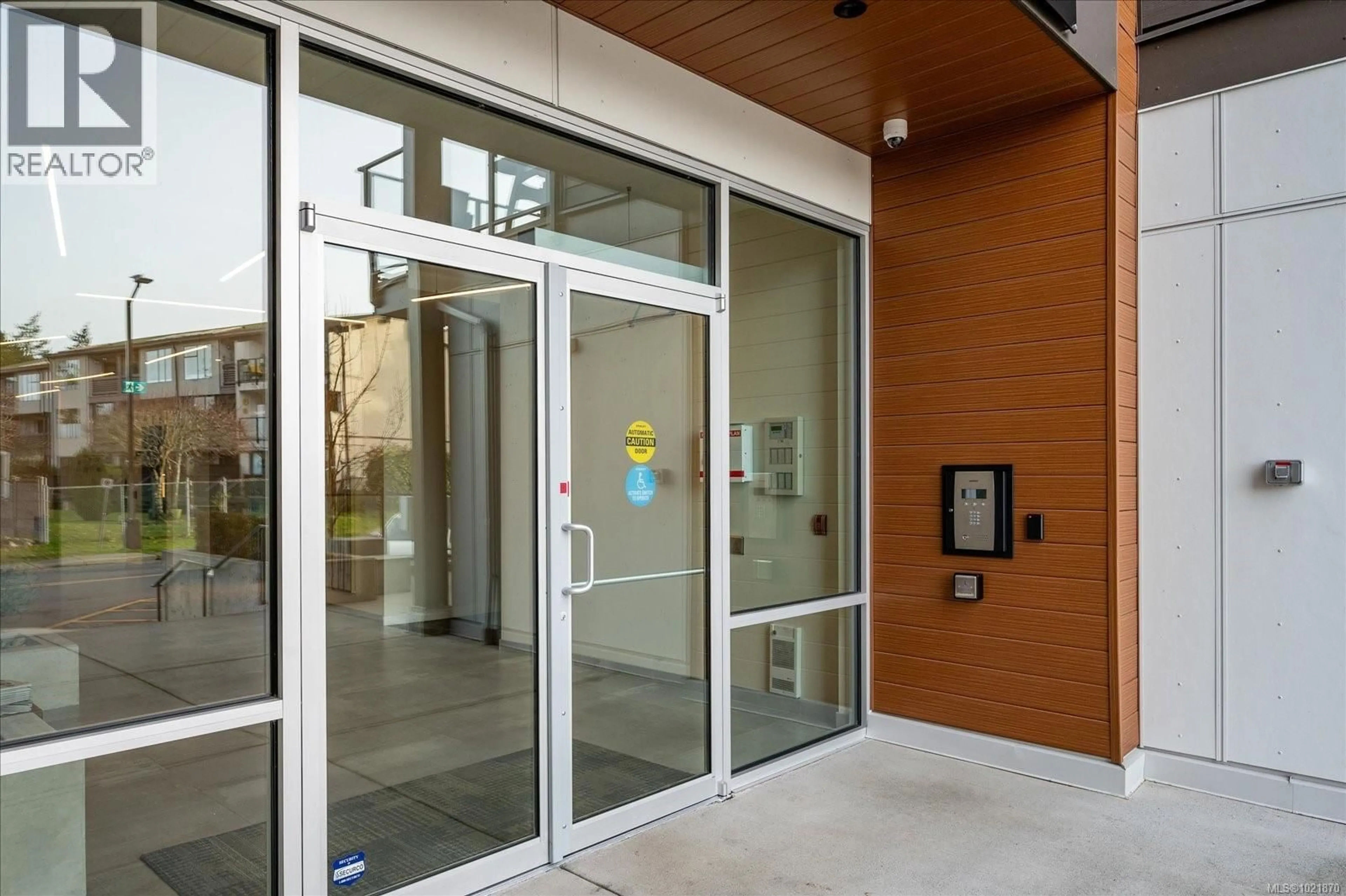 Indoor foyer for 204 - 100 LOMBARDY STREET, Parksville British Columbia V9P0G4