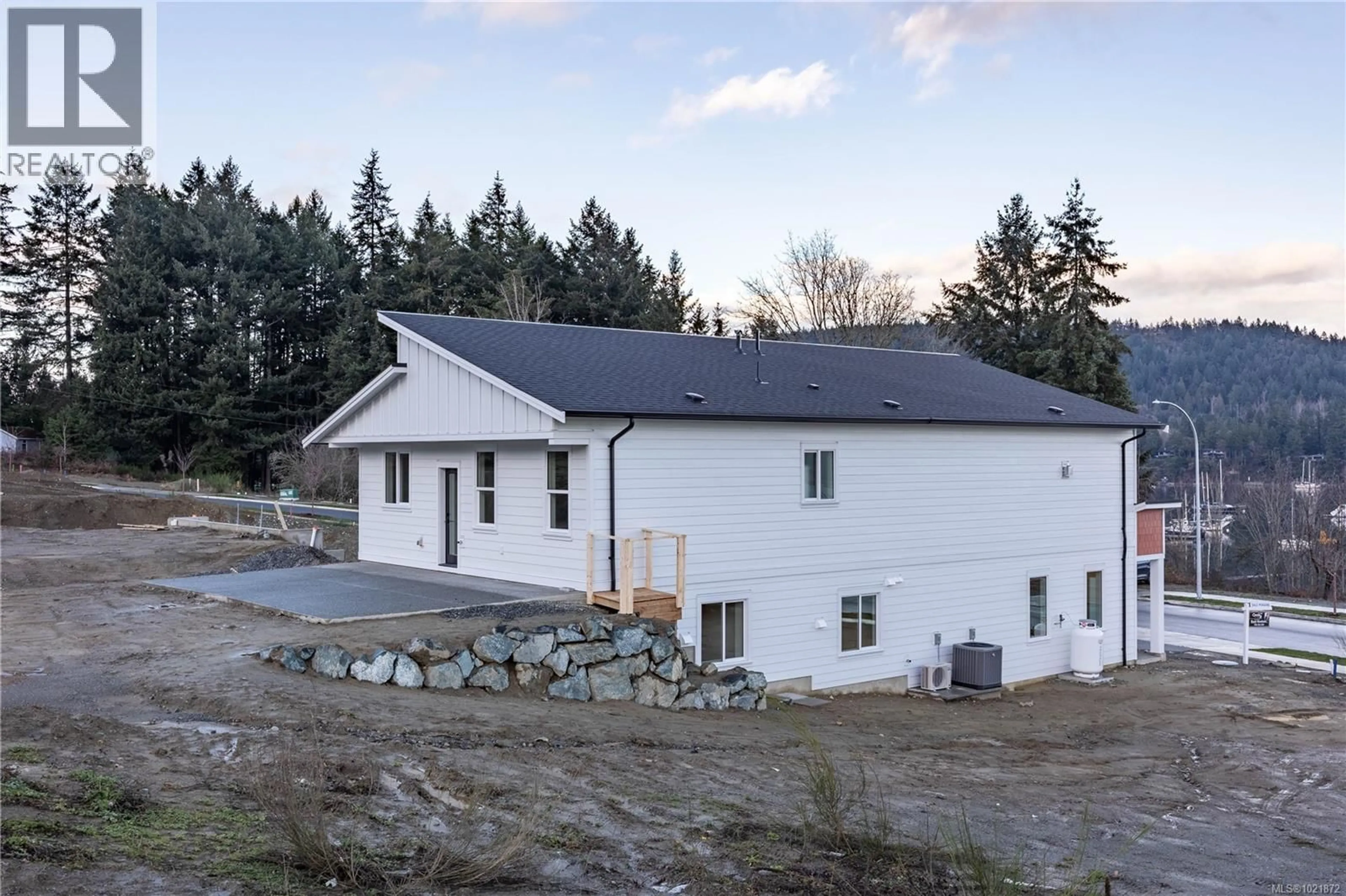 A pic from outside/outdoor area/front of a property/back of a property/a pic from drone, building for 151 MARINA VIEW DRIVE, Ladysmith British Columbia V9G1K4