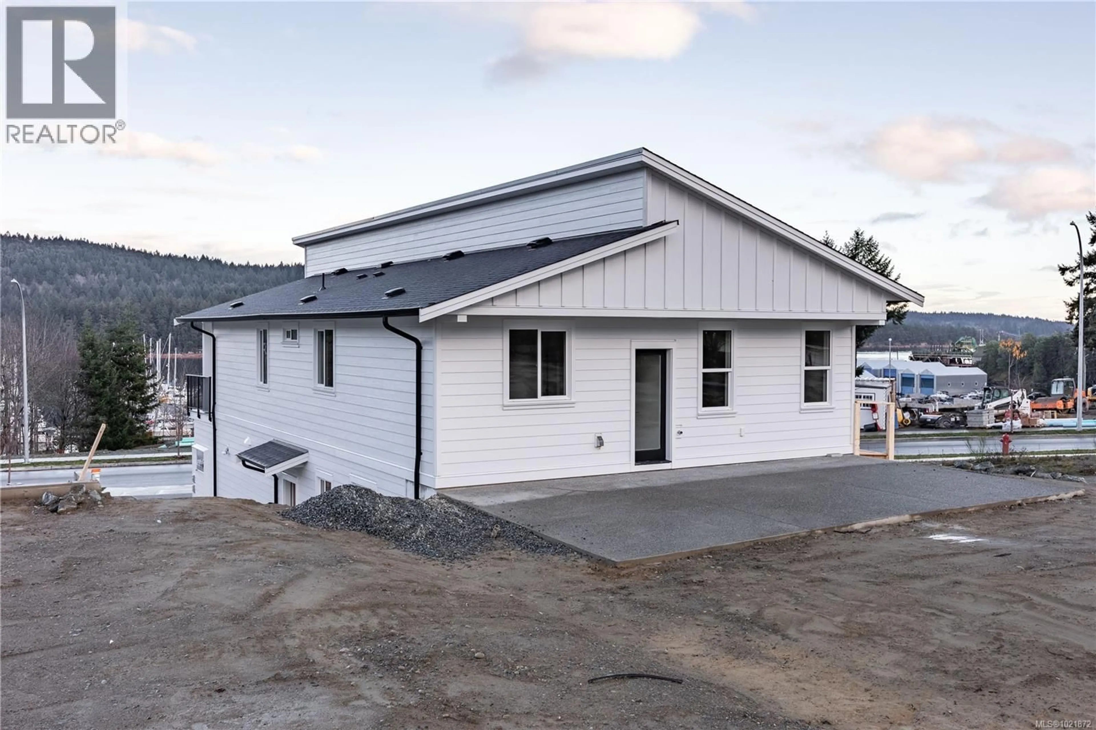 Home with vinyl exterior material, building for 151 MARINA VIEW DRIVE, Ladysmith British Columbia V9G1K4