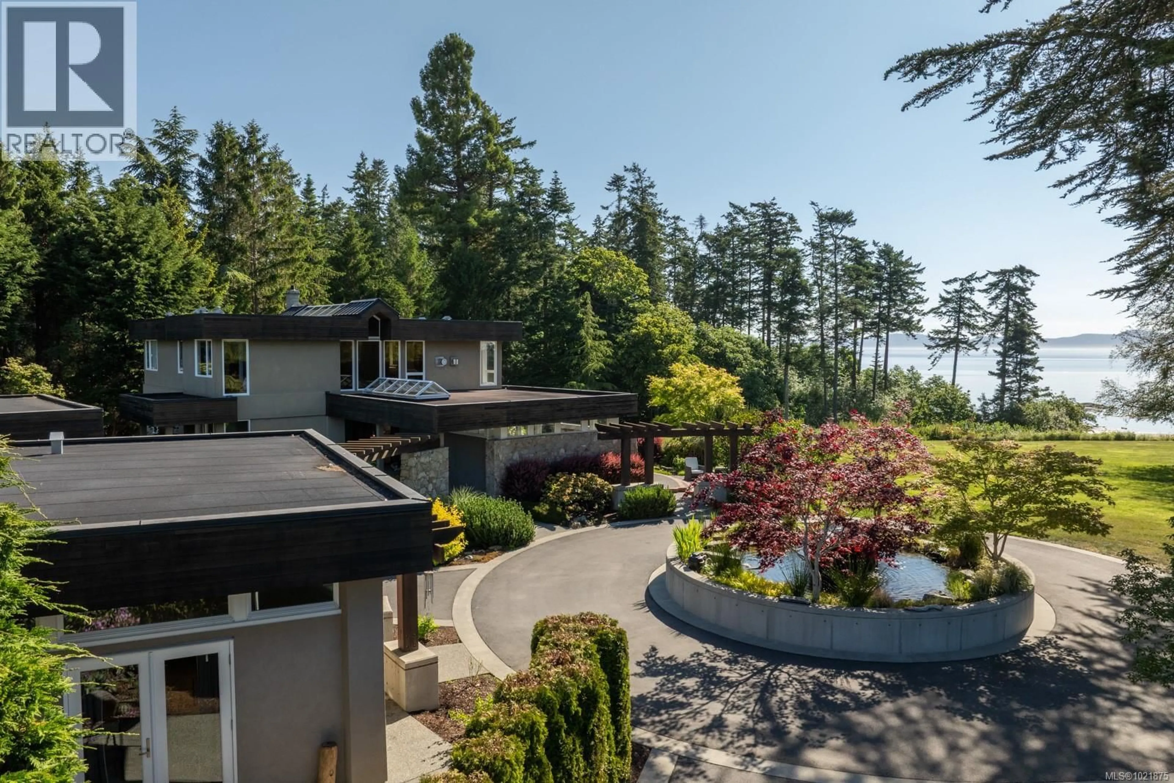 A pic from outside/outdoor area/front of a property/back of a property/a pic from drone, water/lake/river/ocean view for 5605 PARKER AVENUE, Saanich British Columbia V8Y2N2