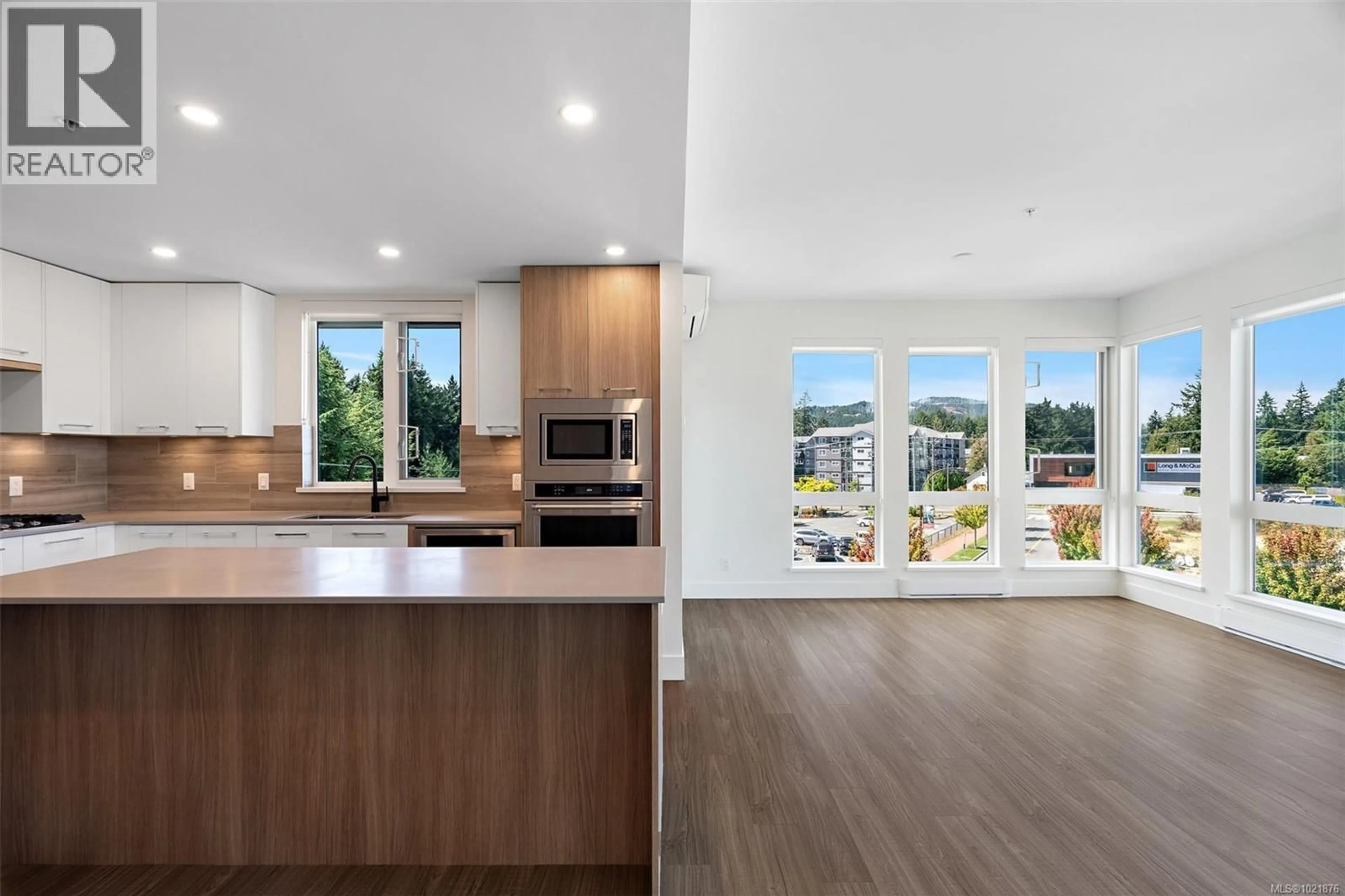 Open concept kitchen, wood/laminate floor for 418 - 960 REUNION AVENUE, Langford British Columbia V9B0W5