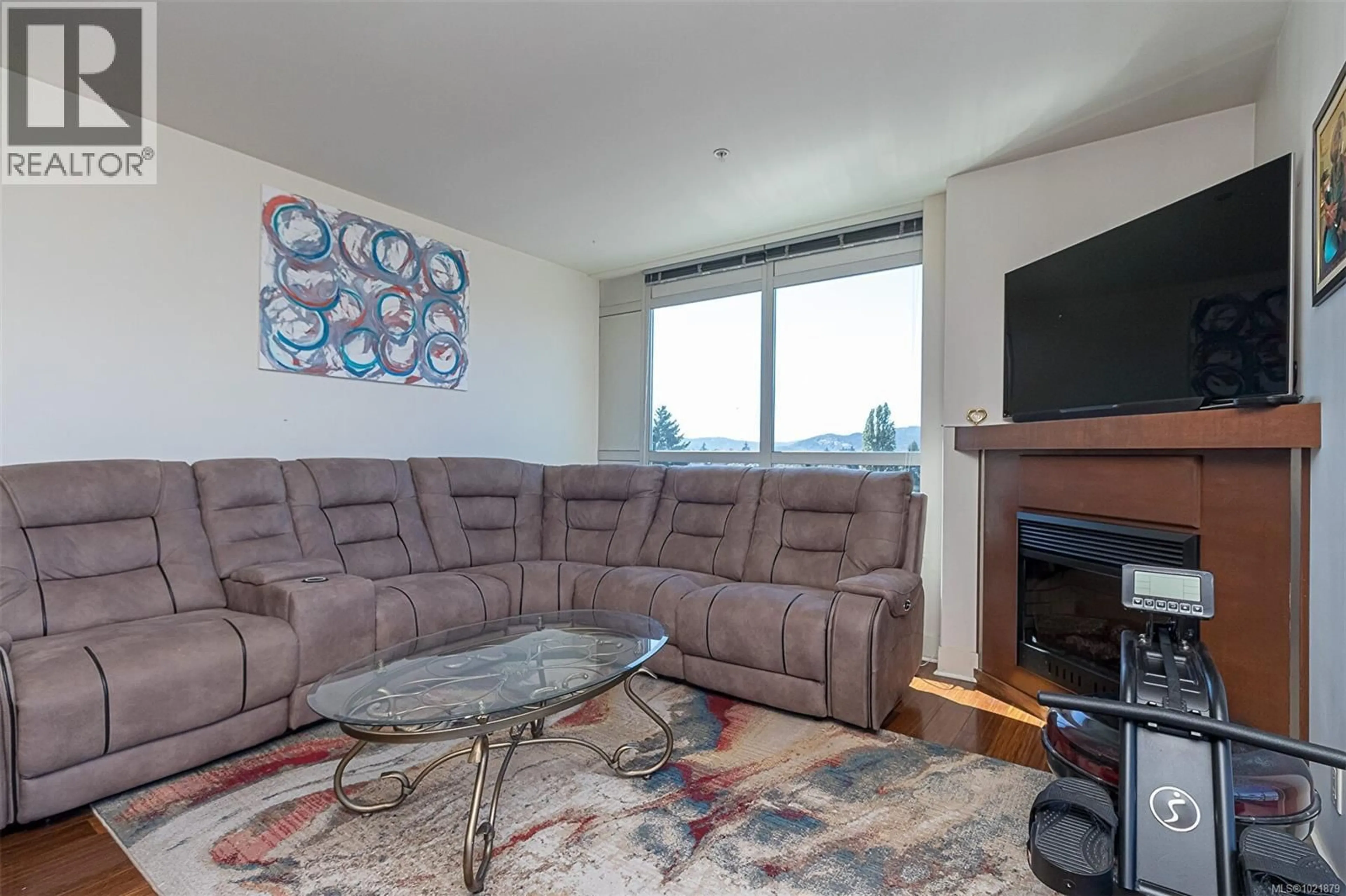 Living room with furniture, unknown for 624 - 2745 VETERANS MEMORIAL PARKWAY, Langford British Columbia V9B0H4