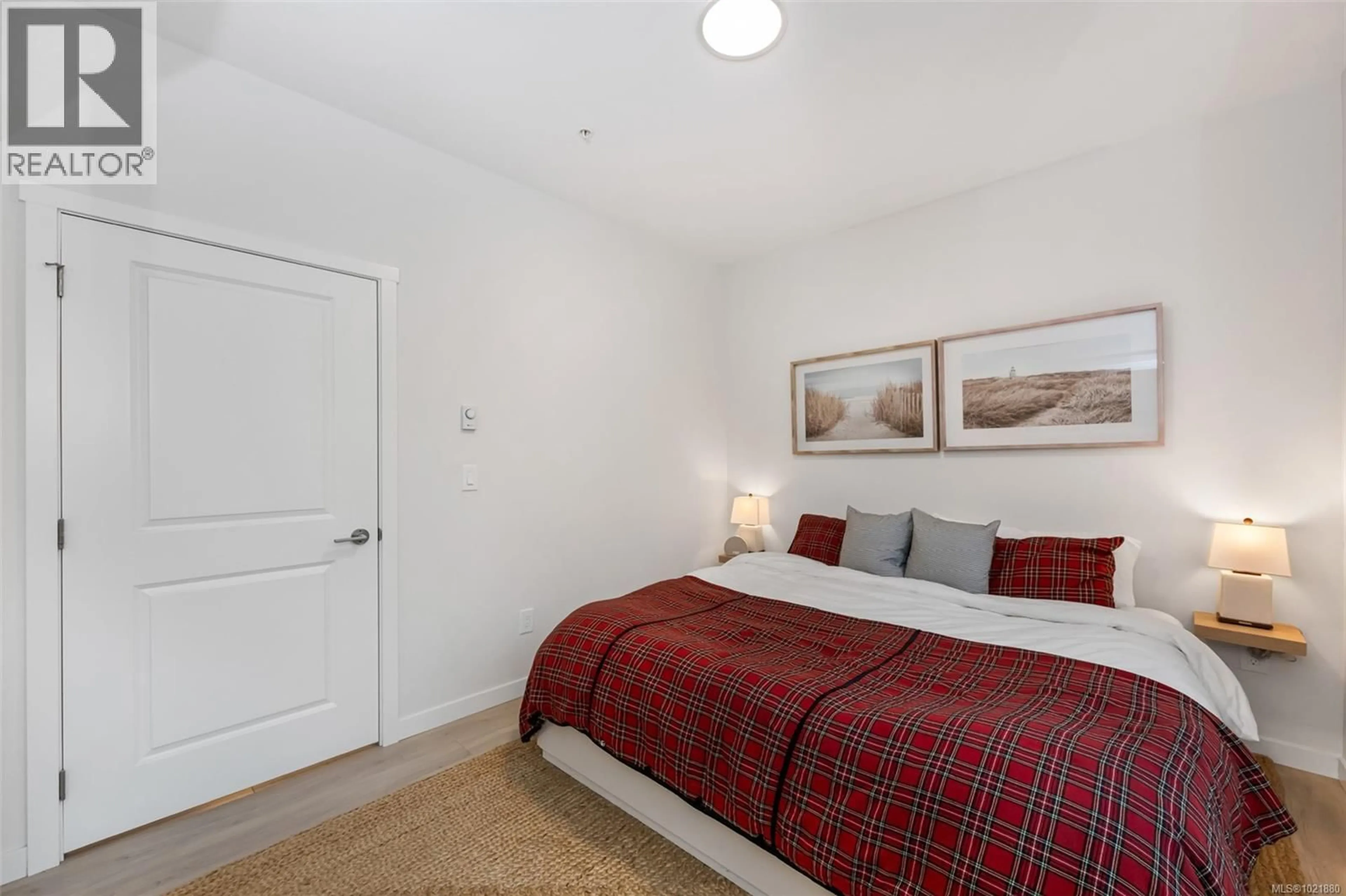 Bedroom with bed, carpet floor for 301 - 842 ORONO AVENUE, Langford British Columbia V9B2T8