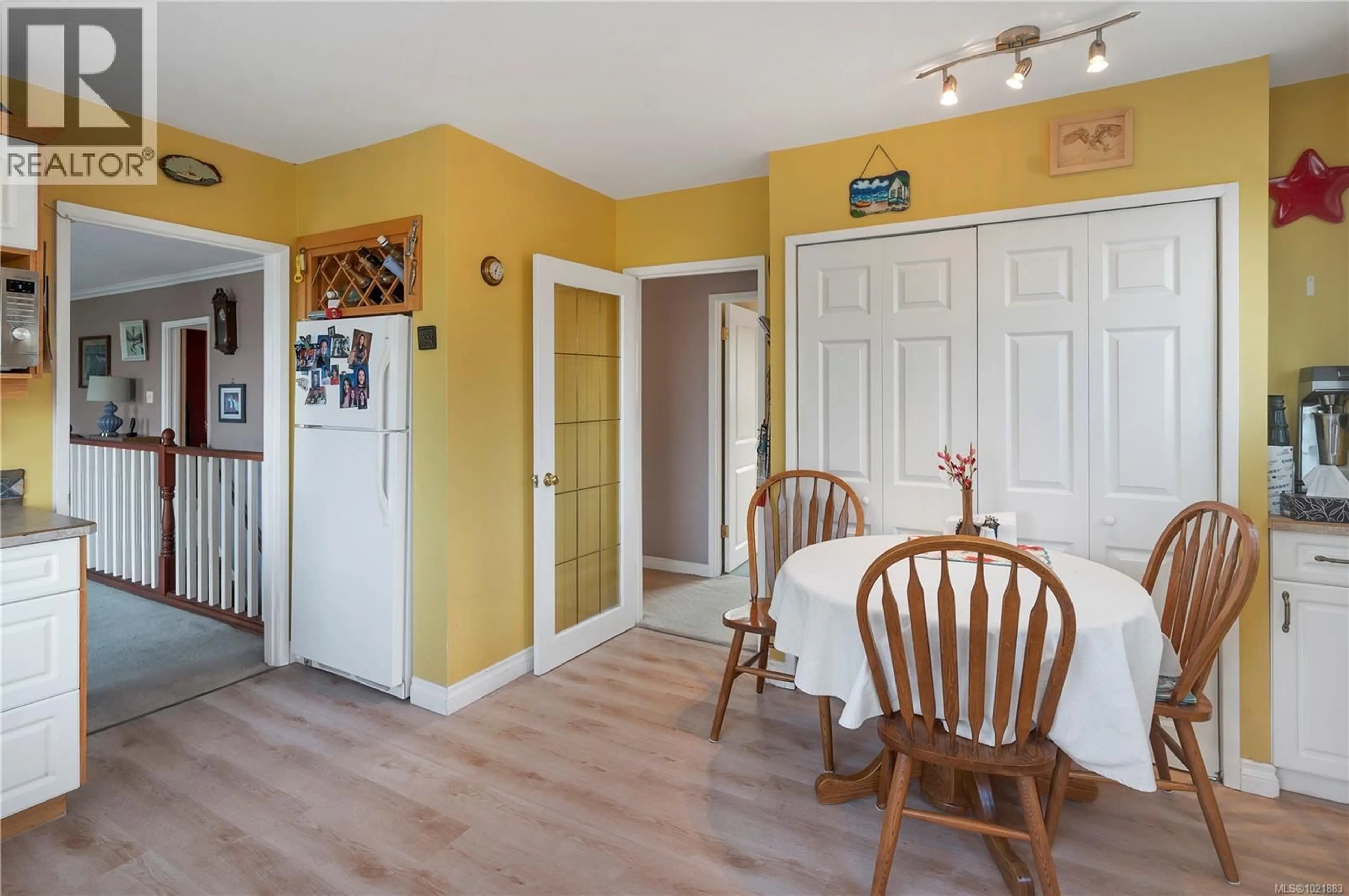 Dining room, wood/laminate floor for 904 ALDER STREET SOUTH, Campbell River British Columbia V9W1Z5