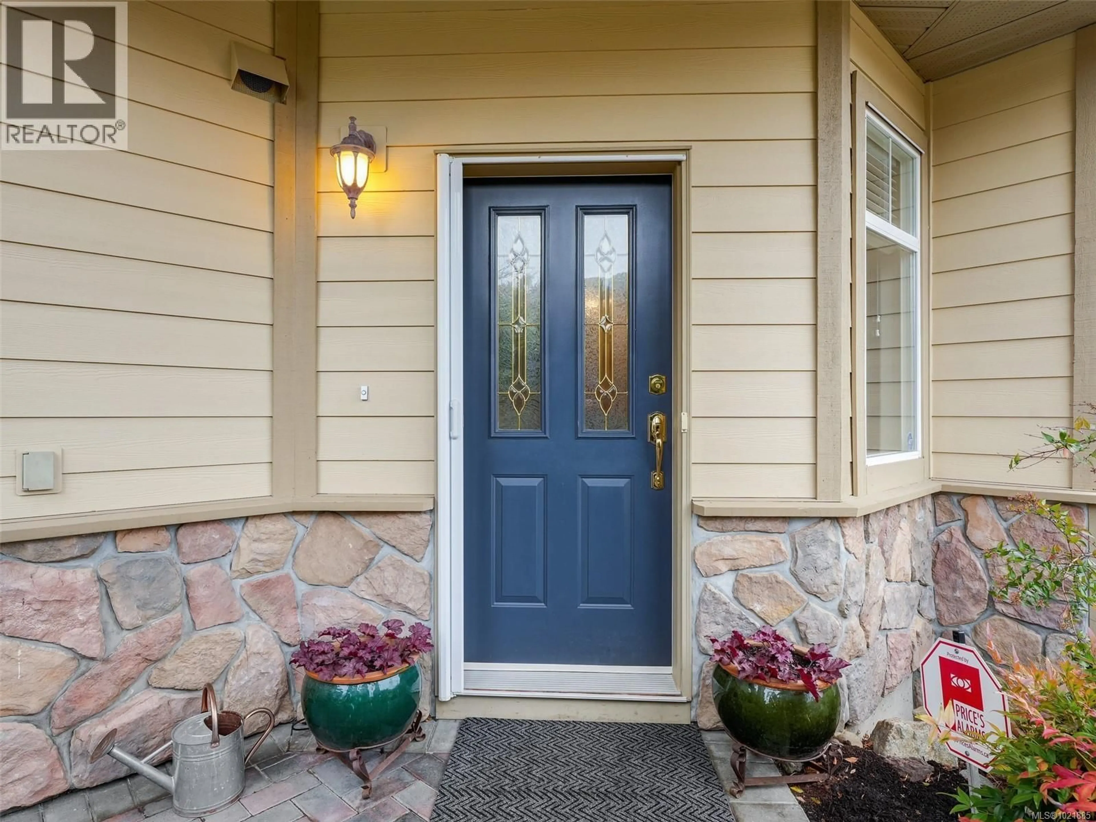 Indoor entryway for 25 - 1286 TOLMIE AVENUE, Saanich British Columbia V8P1E3