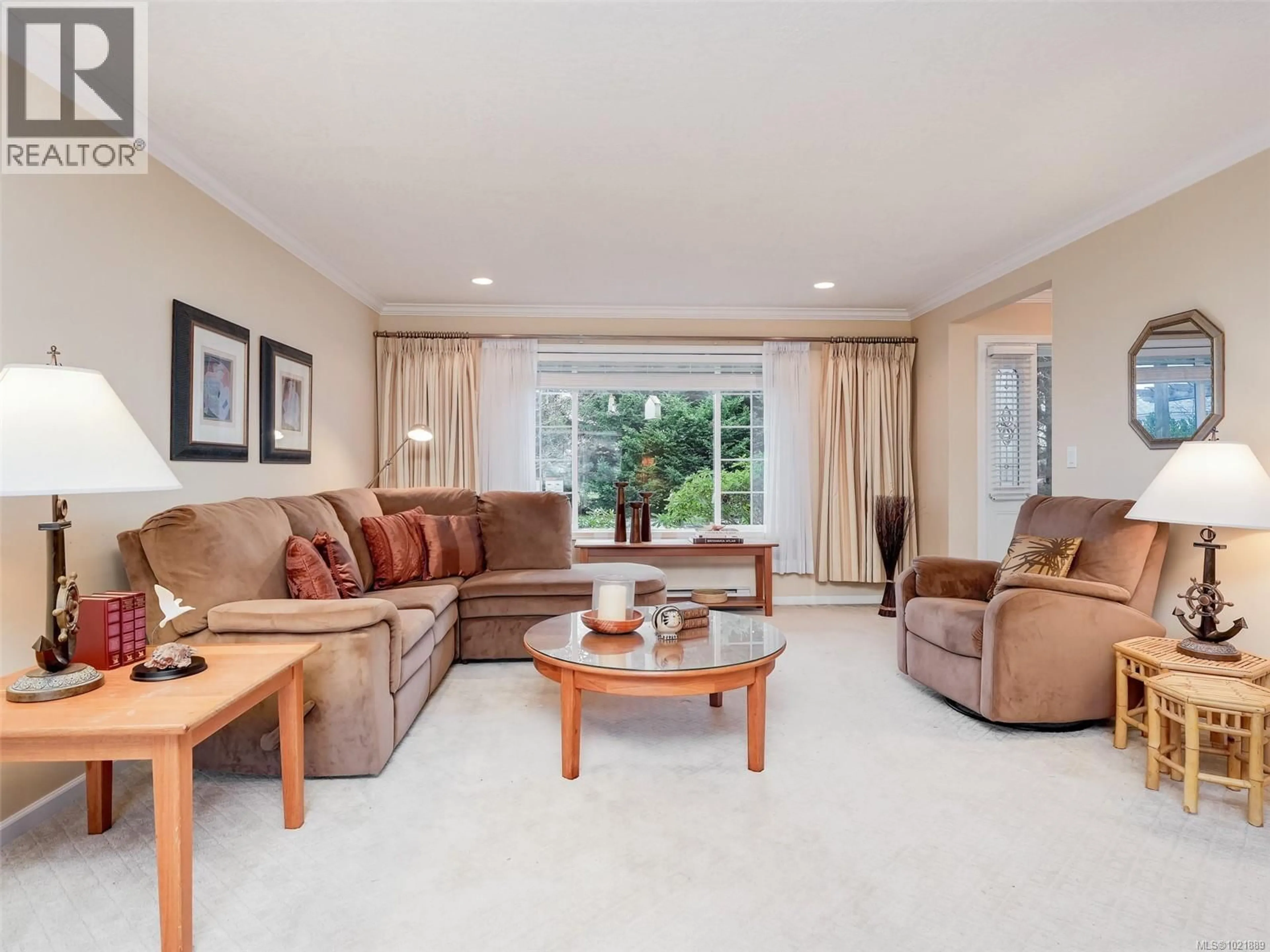 Living room with furniture, unknown for 2087 JAMES WHITE BOULEVARD, Sidney British Columbia V8L4G5