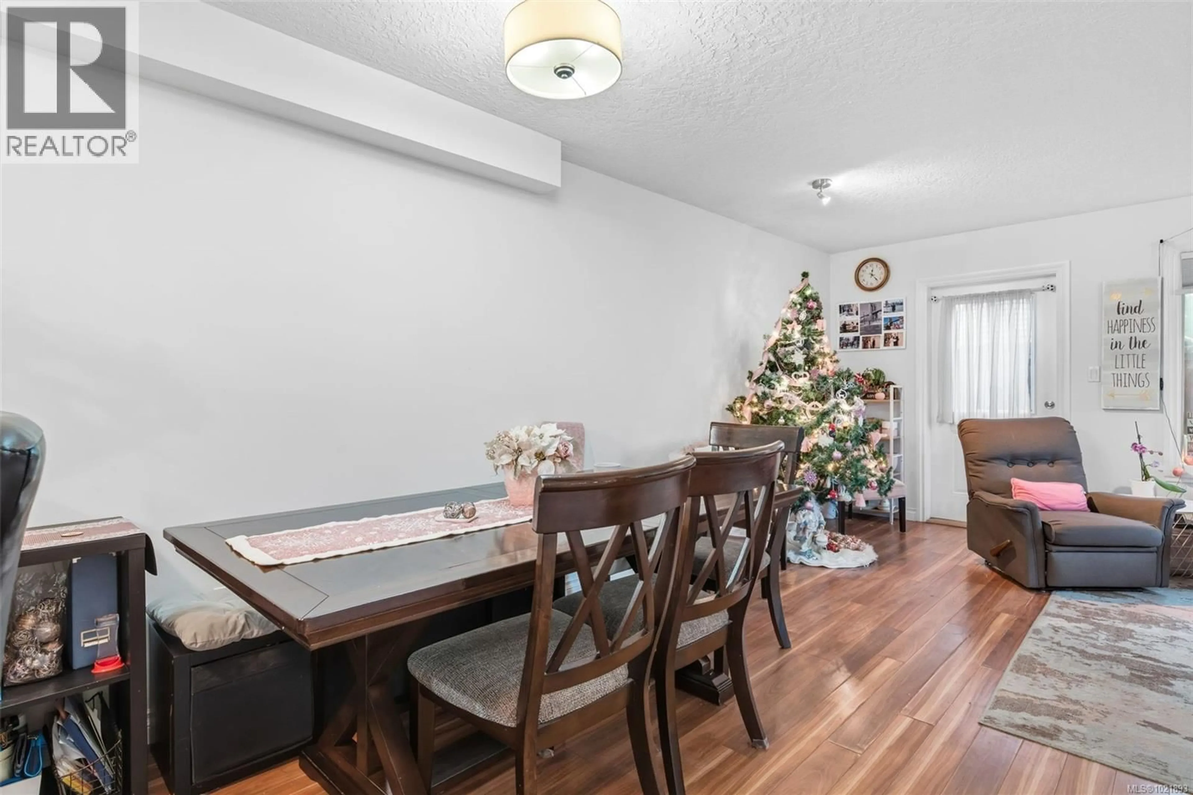 Dining room, wood/laminate floor for 101 - 1919 MAPLE AVENUE SOUTH, Sooke British Columbia V9Z1L5