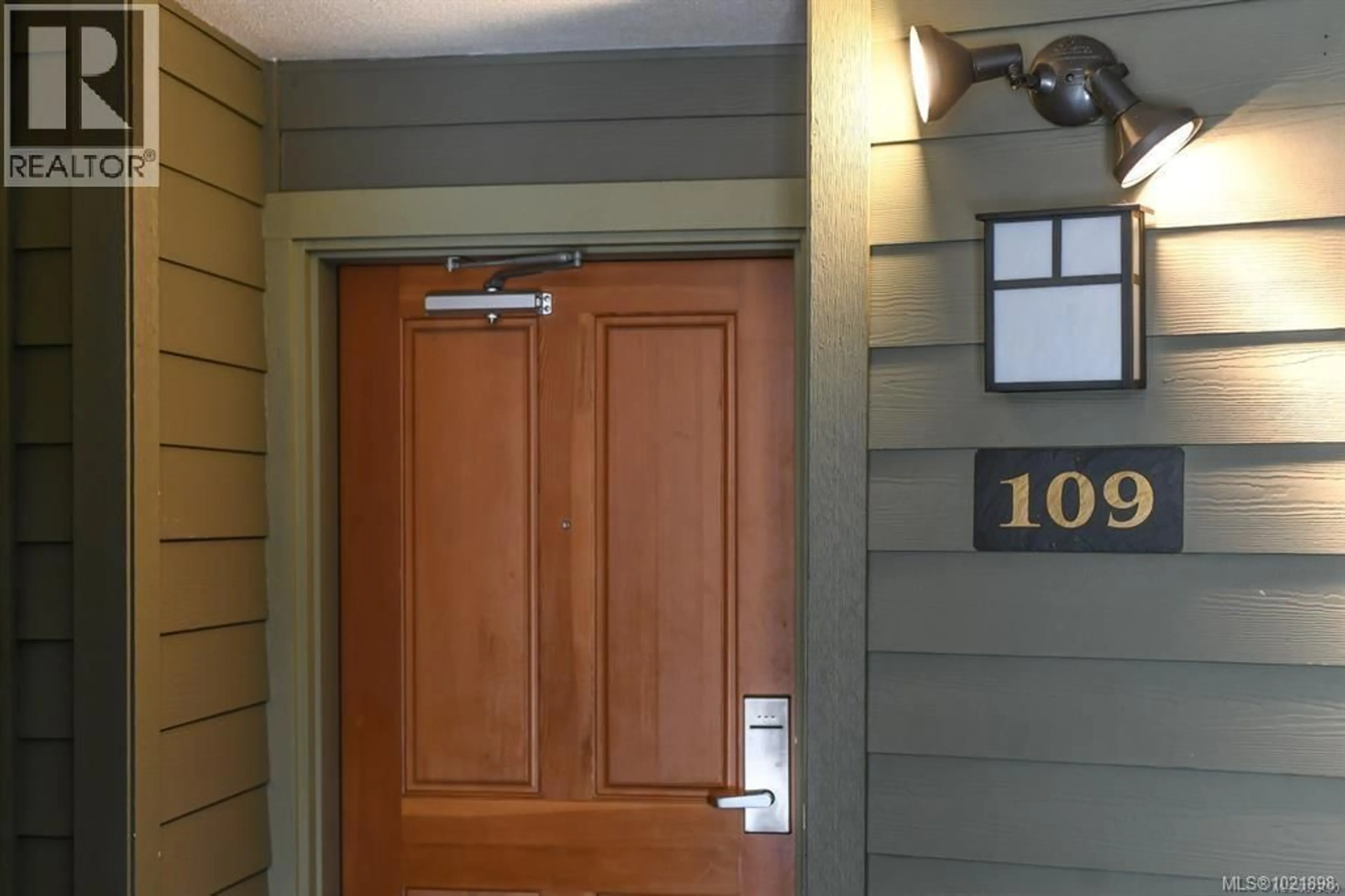 Indoor entryway for 109A - 1800 RIVERSIDE LANE, Courtenay British Columbia V9N8C7