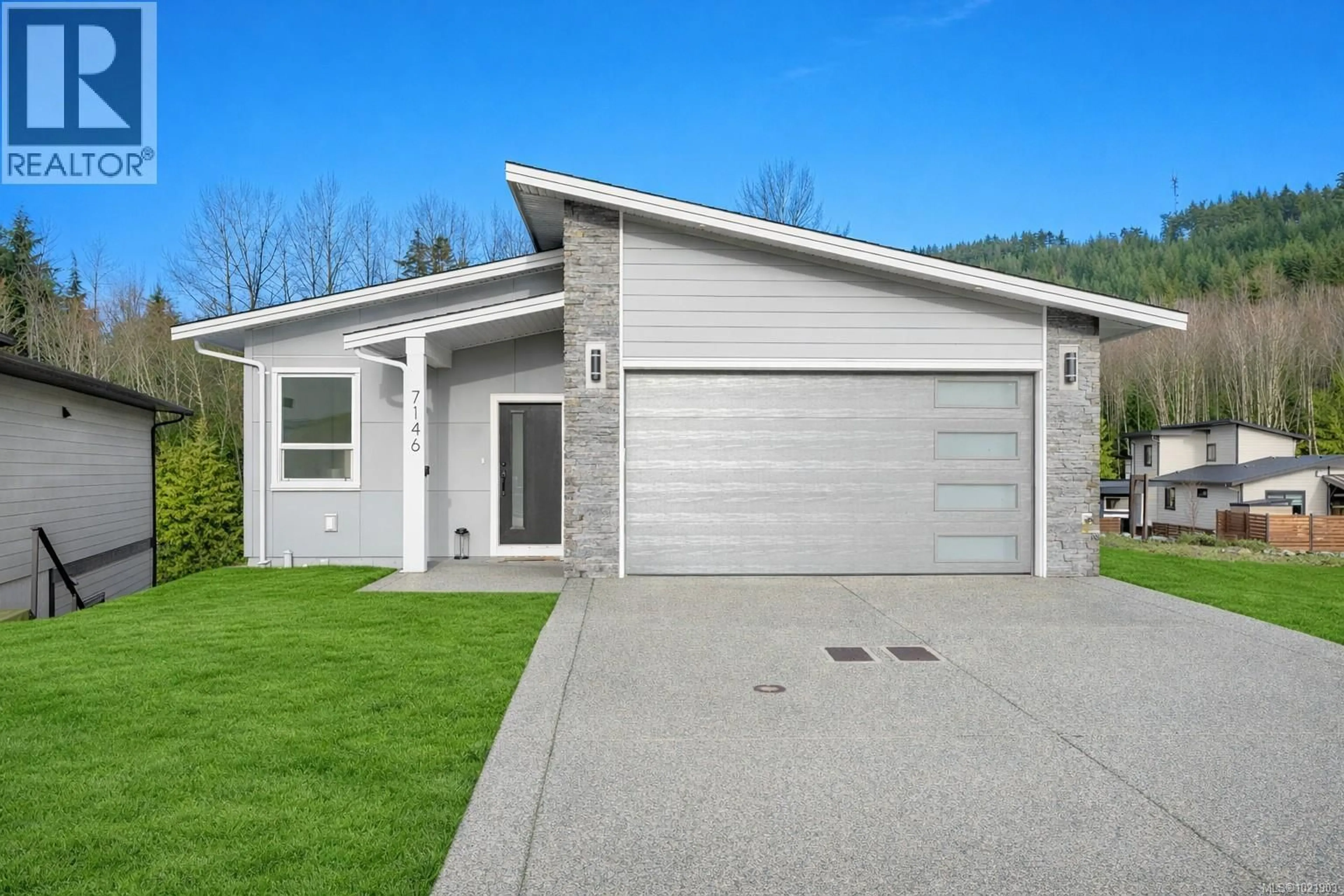 Home with vinyl exterior material, street for 7146 ELKRIDGE ROAD, Lake Cowichan British Columbia V0R2G0