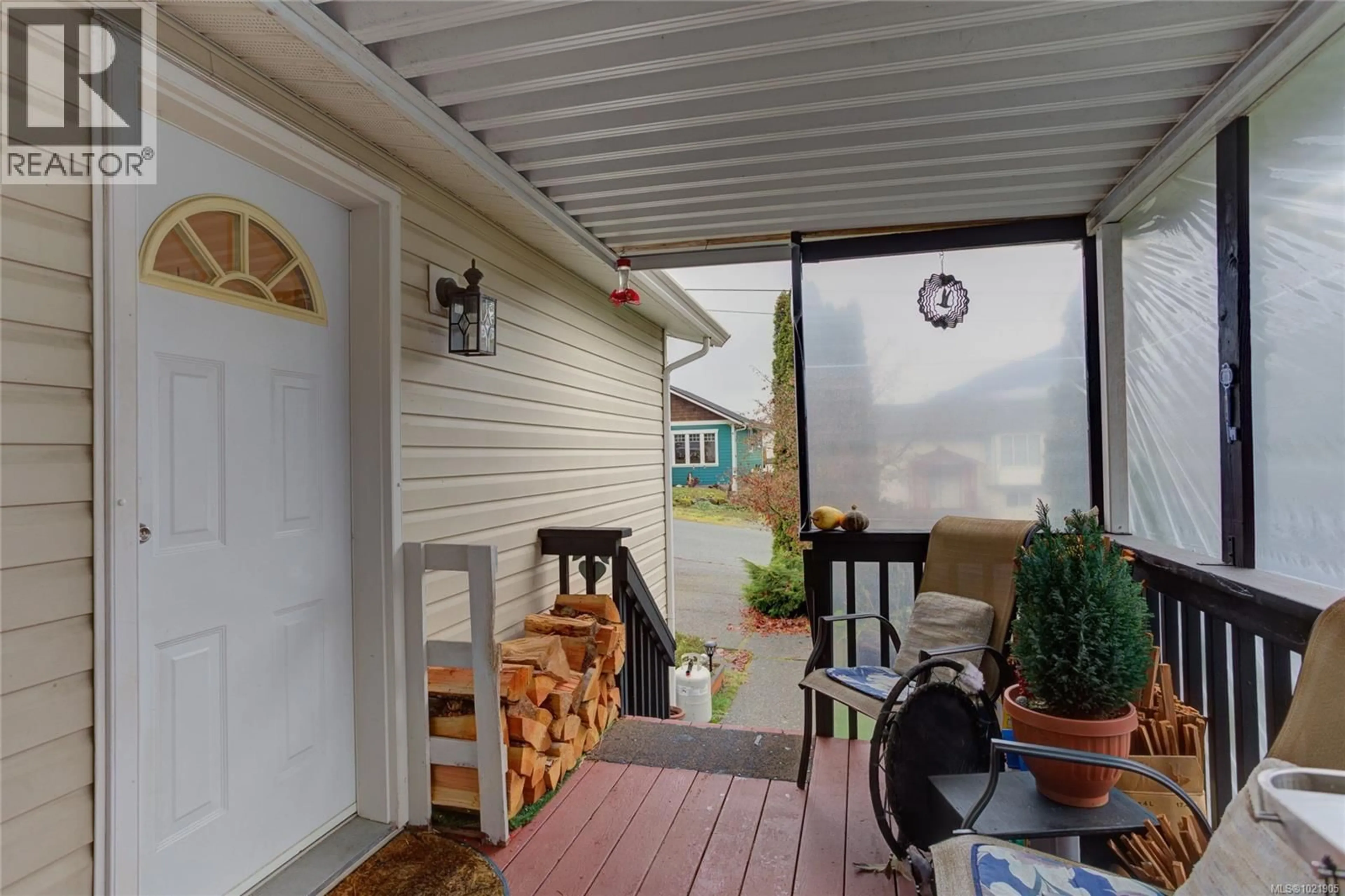 Patio, street for 300 LAKE PARK ROAD, Lake Cowichan British Columbia V0R2G0