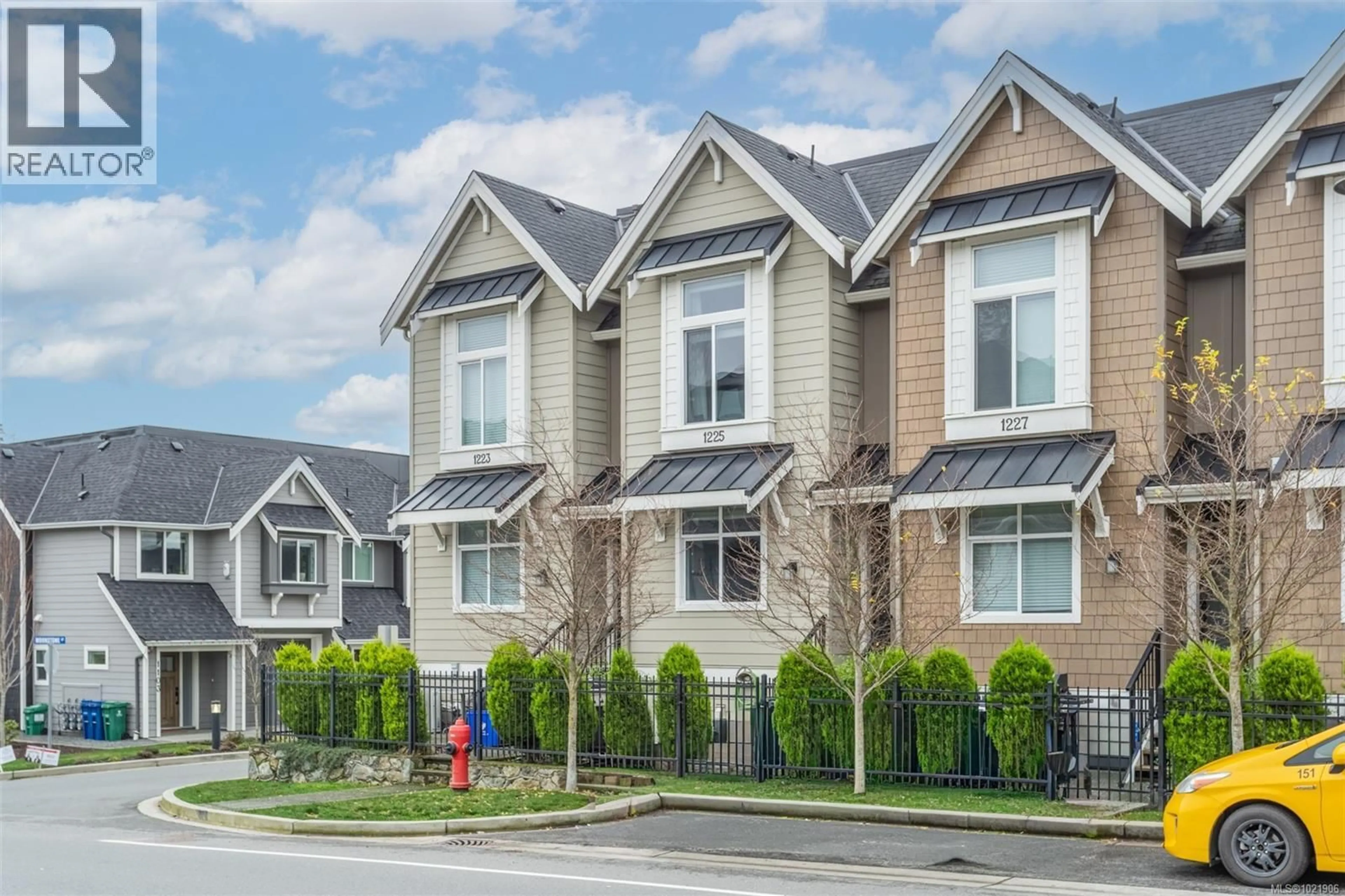 Home with vinyl exterior material, street for 1225 FLINT AVENUE, Langford British Columbia V9B0T9