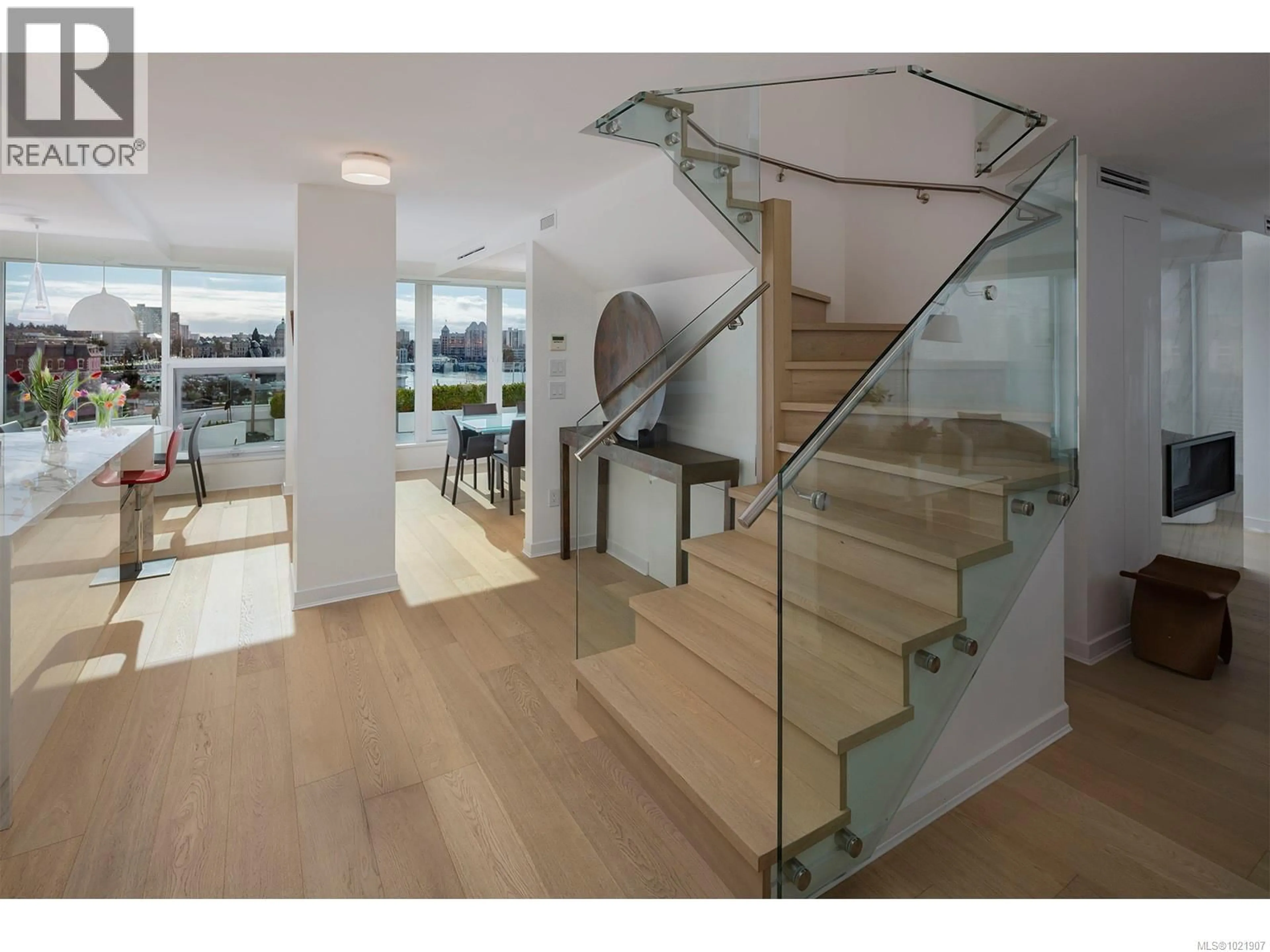 Indoor foyer for 606 - 1234 WHARF STREET, Victoria British Columbia V8W3H9