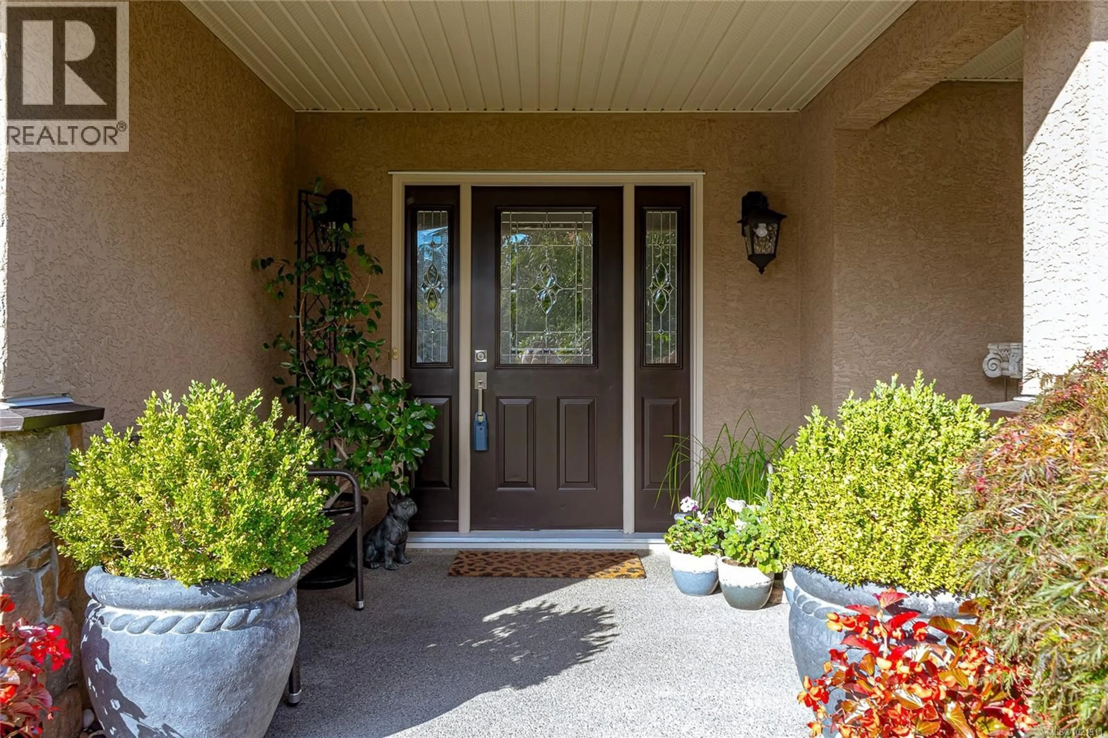 Indoor entryway for 1204 KNOCKAN PLACE, Saanich British Columbia V8Z7L5