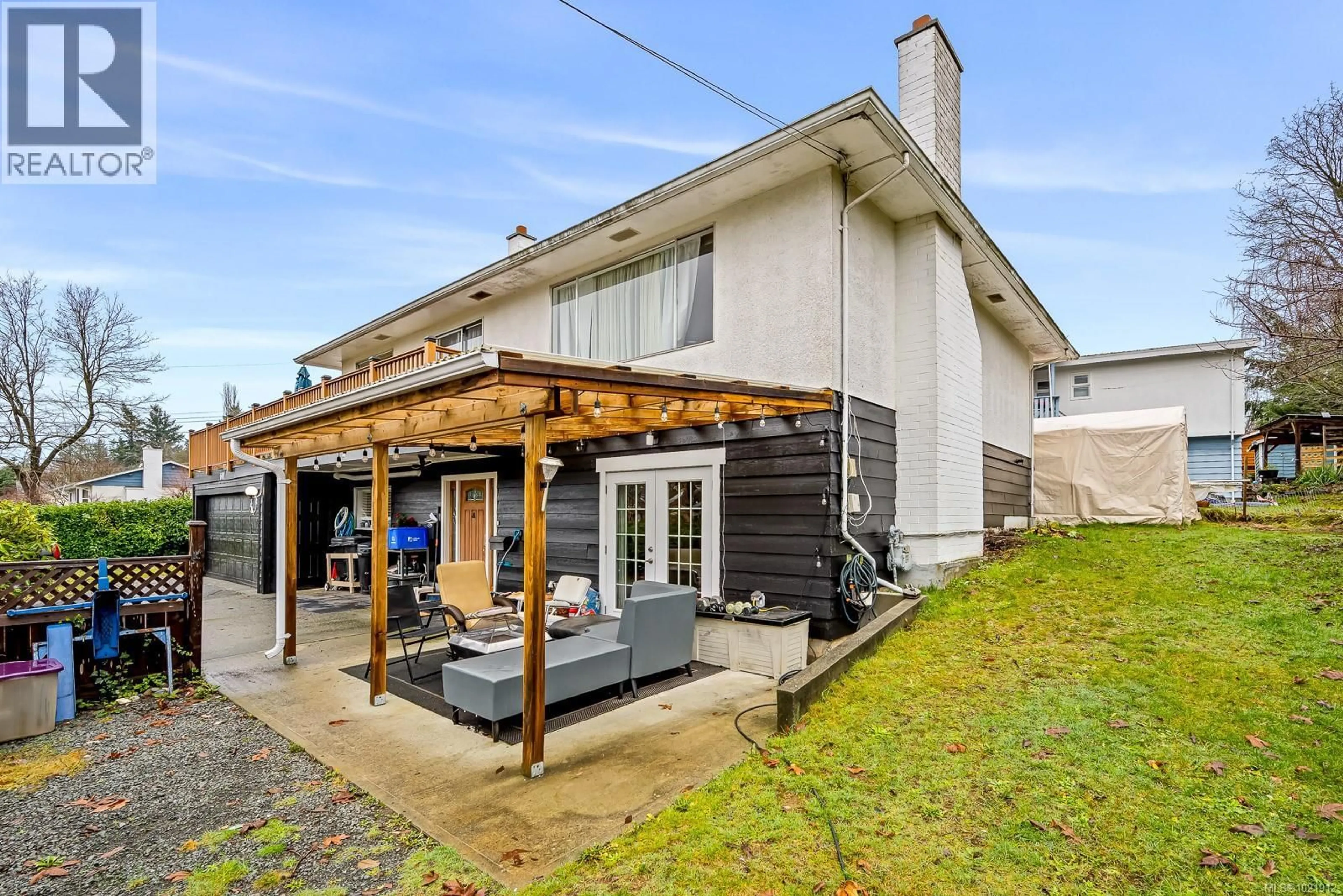 Patio, street for 601 WARDEN, Campbell River British Columbia V9W3Y4