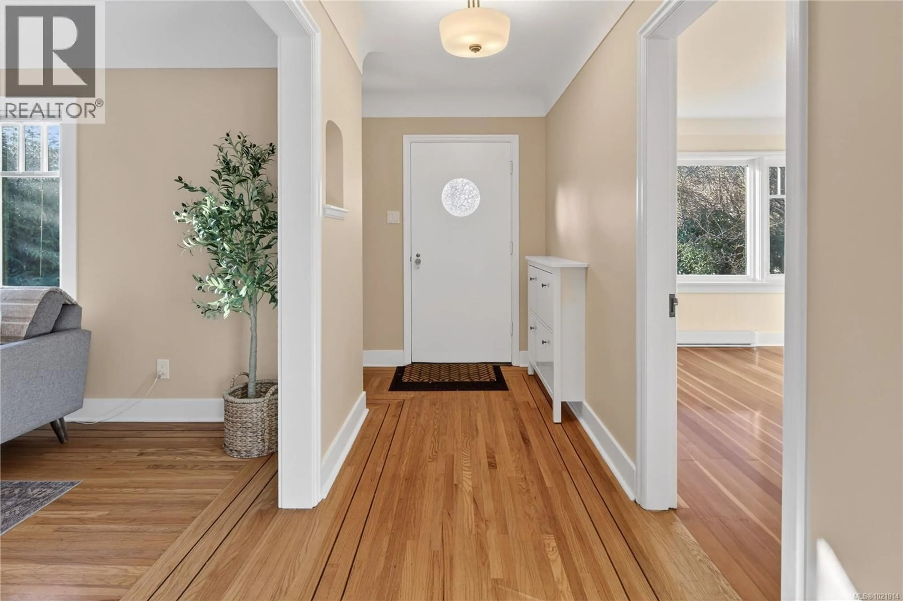 Indoor entryway for 1537 HAMPSHIRE ROAD, Oak Bay British Columbia V8R5T4