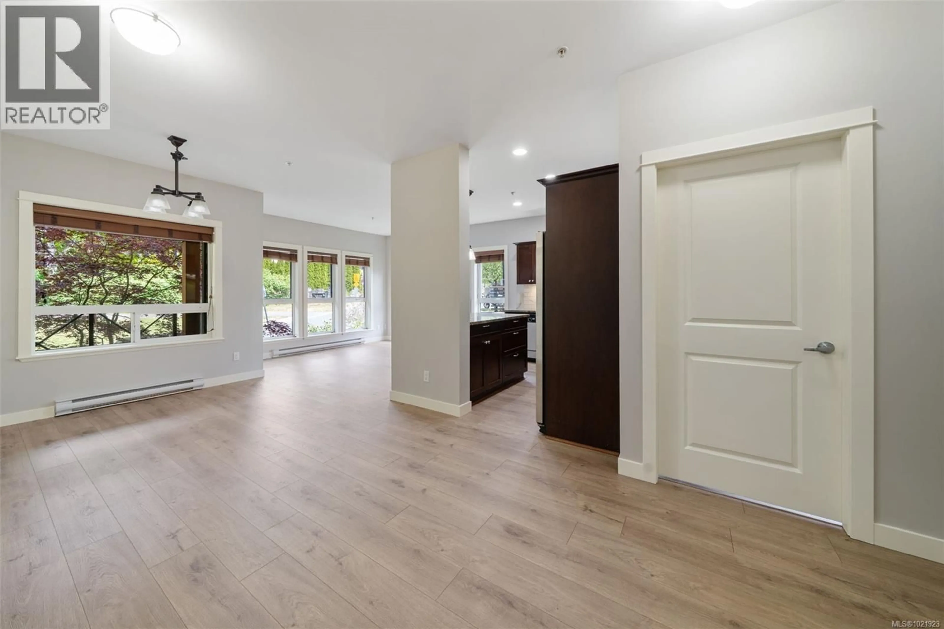 Indoor entryway for 210 - 201 NURSERY HILL DRIVE, View Royal British Columbia V9B0H7