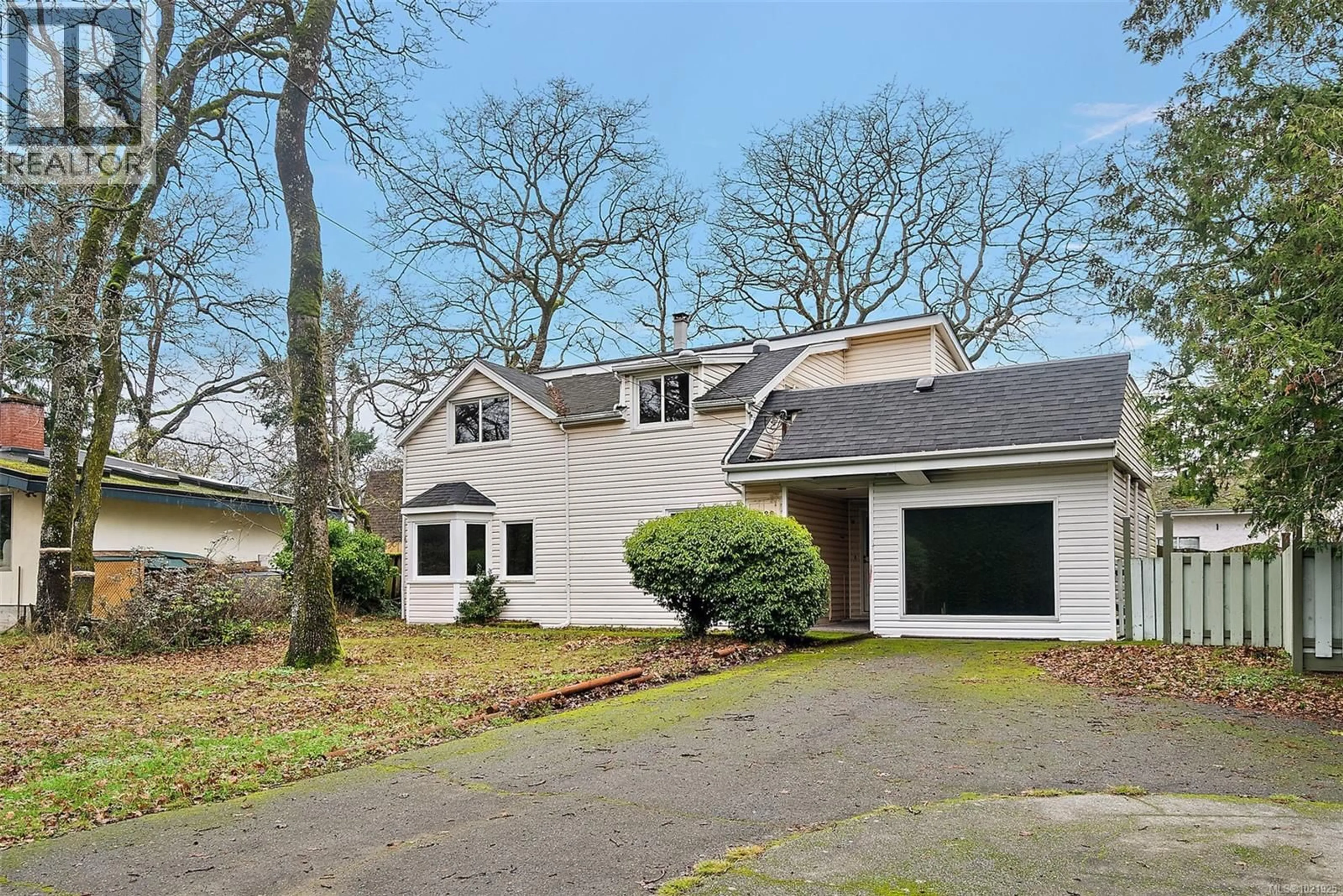 Unknown for 1826 CEDAR HILL CROSS ROAD, Saanich British Columbia V8P2R4