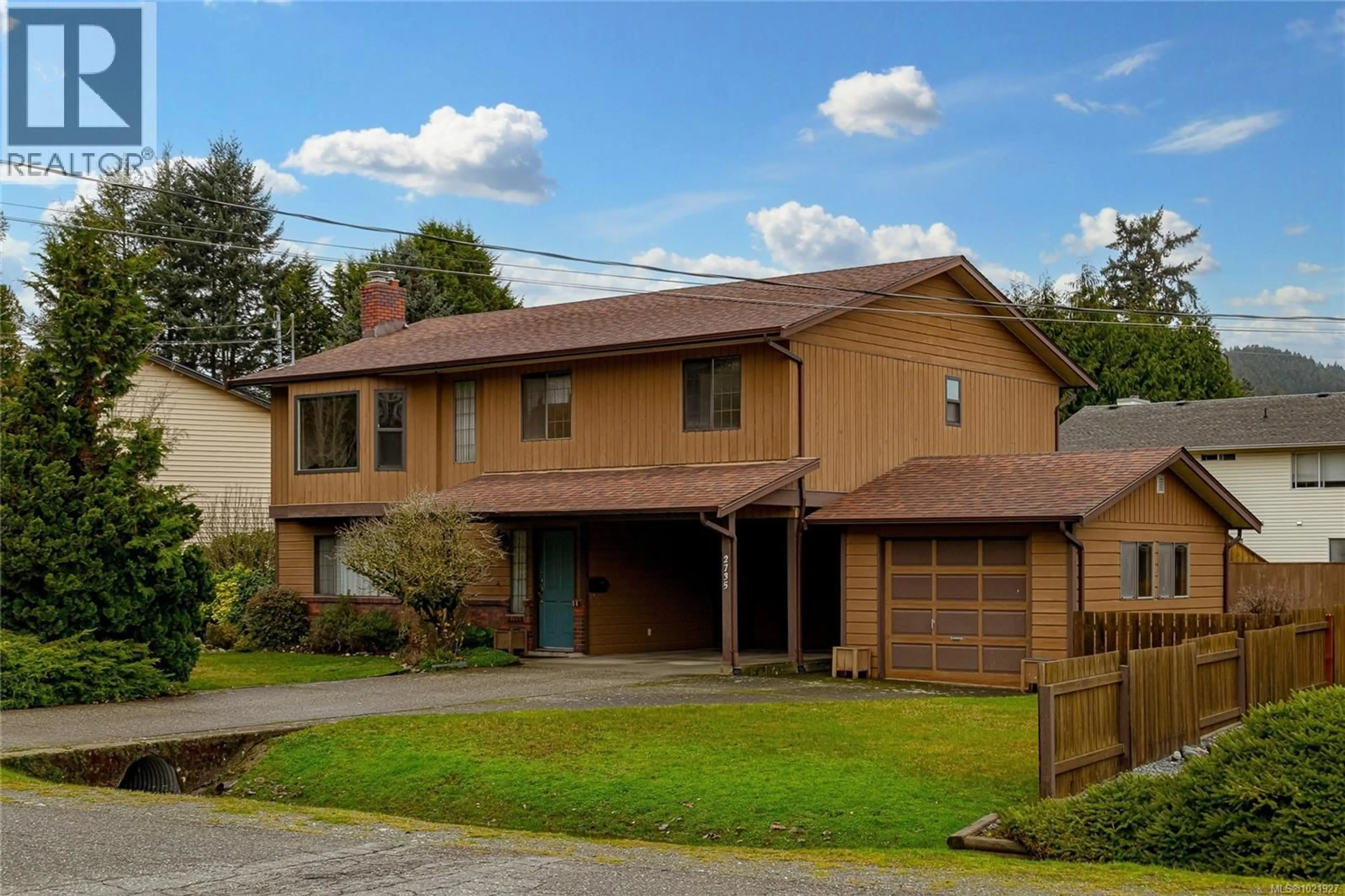 Home with vinyl exterior material, street for 2735 LAKEHURST DRIVE, Langford British Columbia V9B5B3