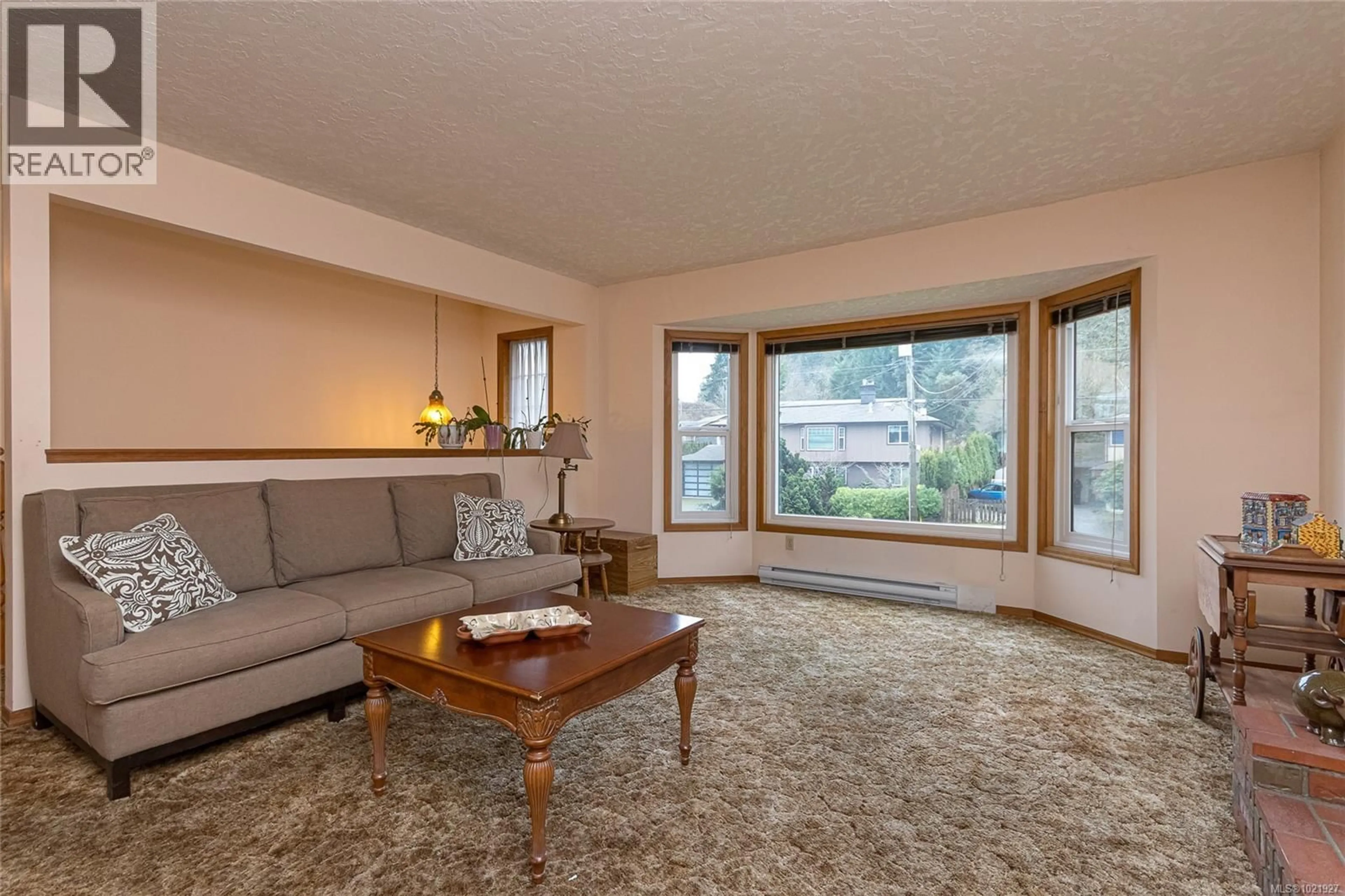 Living room with furniture, unknown for 2735 LAKEHURST DRIVE, Langford British Columbia V9B5B3