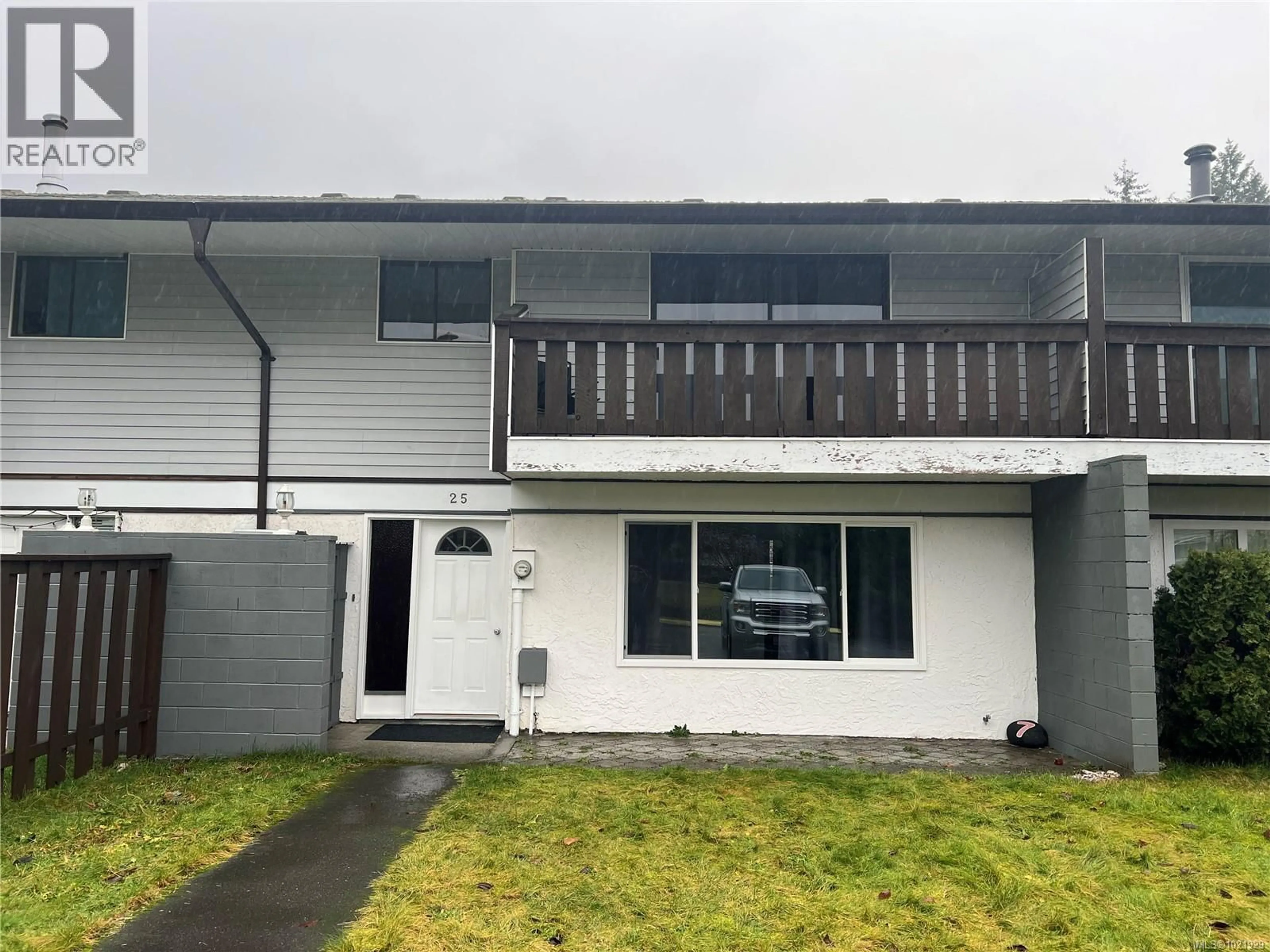 A pic from outside/outdoor area/front of a property/back of a property/a pic from drone, street for 25 - 500 MUCHALAT PLACE, Gold River British Columbia V0P1G0